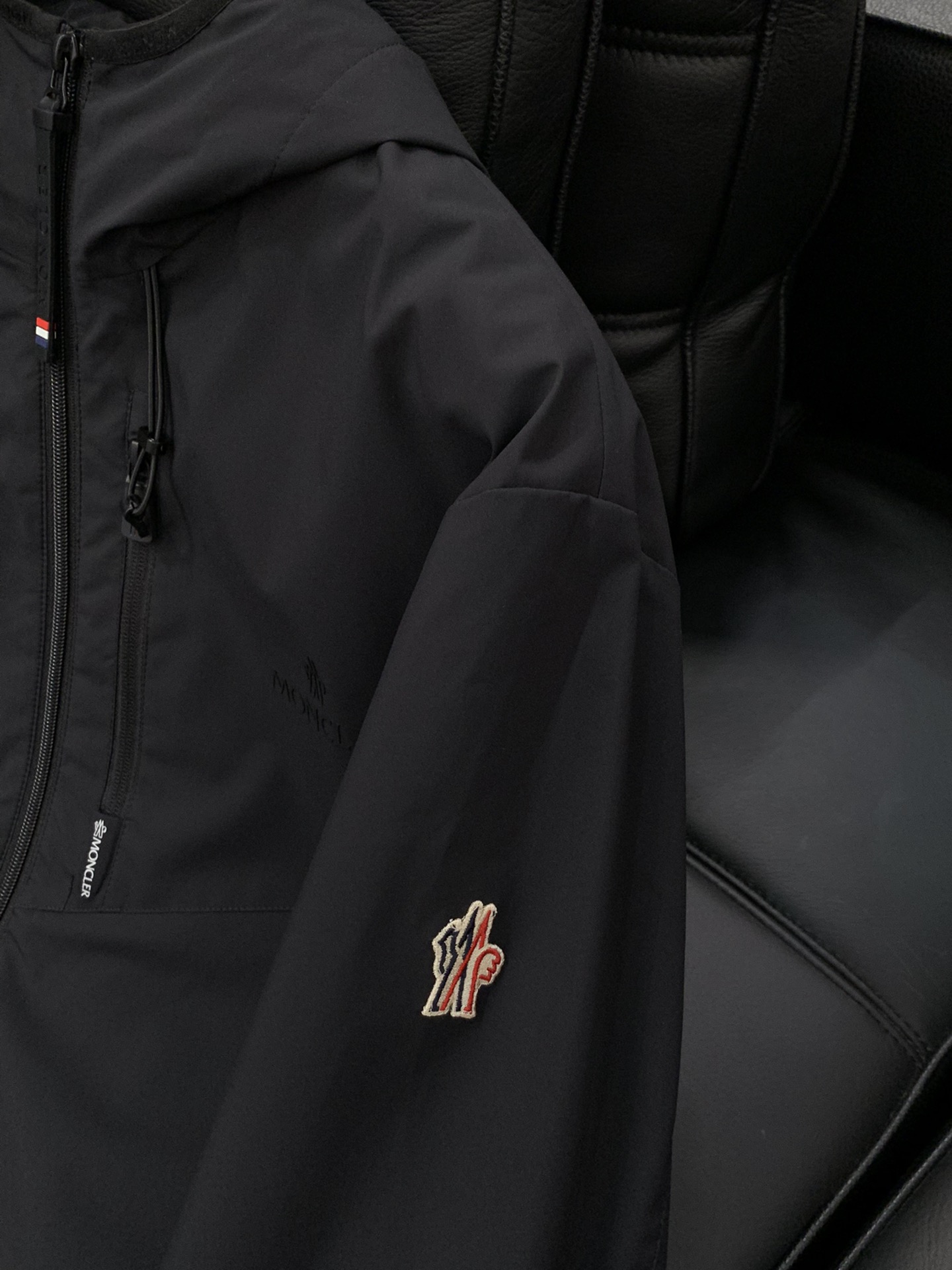 ，Moncler 蒙口，2025秋冬最新品，专柜同步有售，原单狠货，时尚休闲连帽外套，上身舒适！吸睛而有