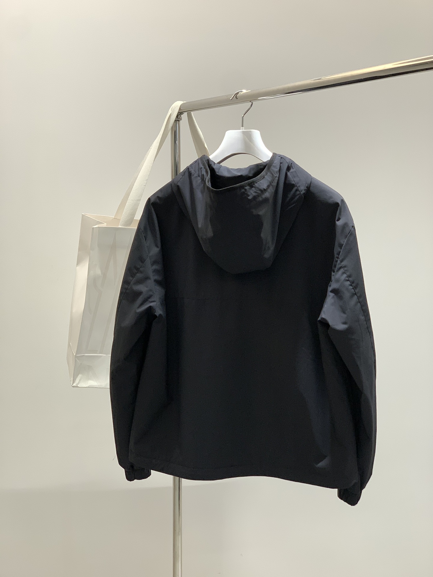 ，Moncler 蒙口，2025秋冬最新品，专柜同步有售，原单狠货，时尚休闲连帽外套，上身舒适！吸睛而有