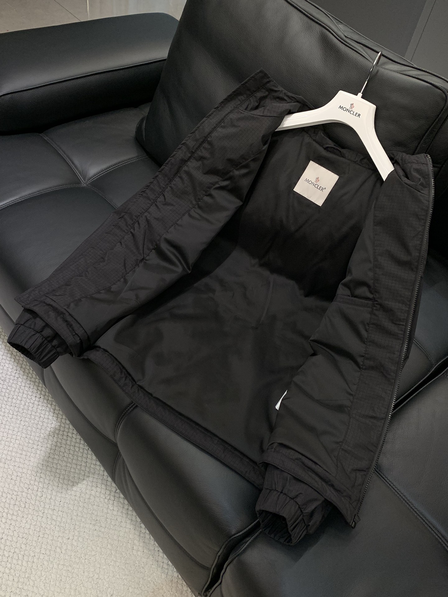 ，Moncler 蒙口，2025秋冬最新品，专柜同步有售，原单狠货，时尚休闲连帽外套，上身舒适！吸睛而有