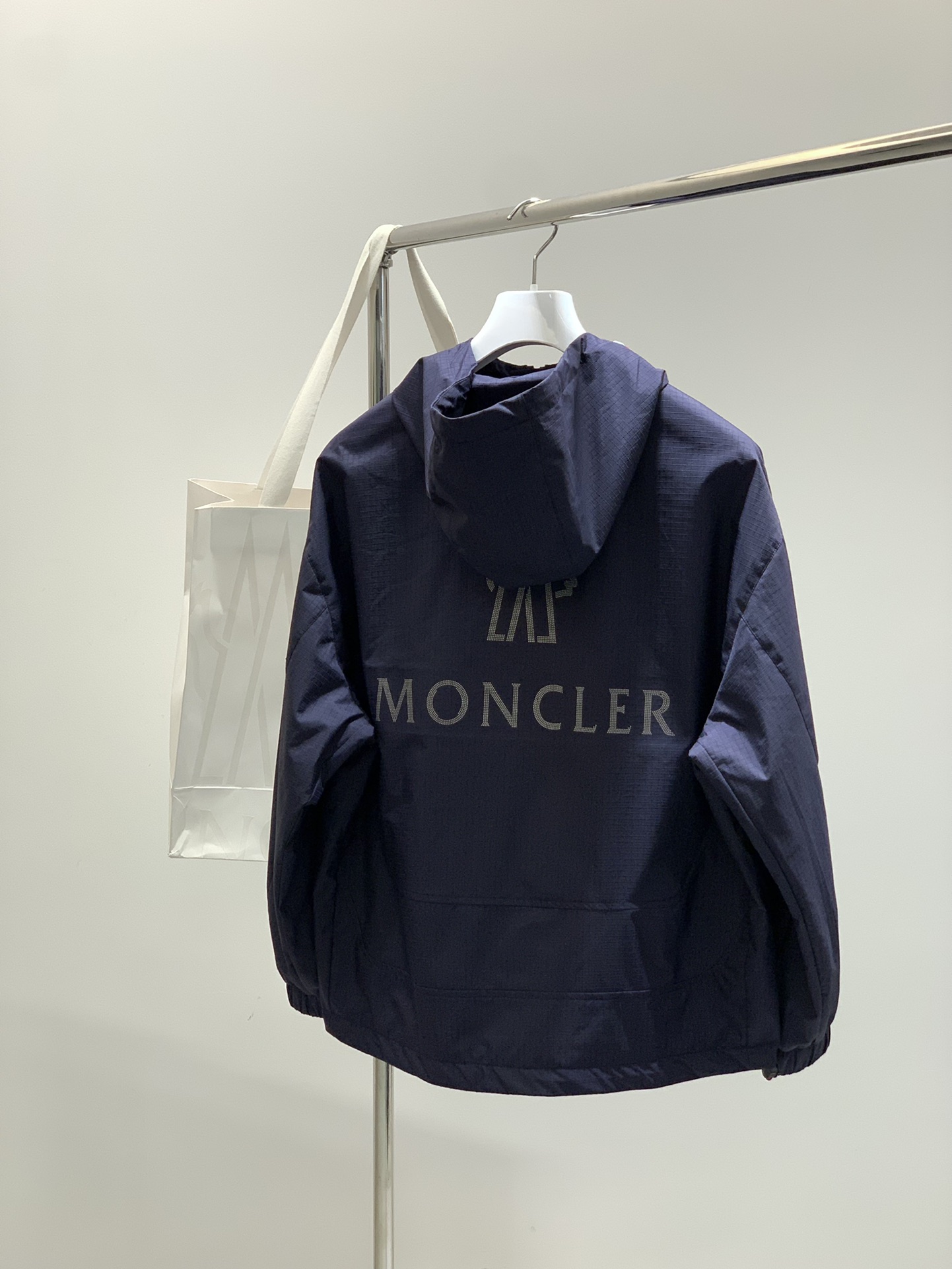 ，Moncler 蒙口，2025秋冬最新品，专柜同步有售，原单狠货，时尚休闲连帽外套，上身舒适！吸睛而有