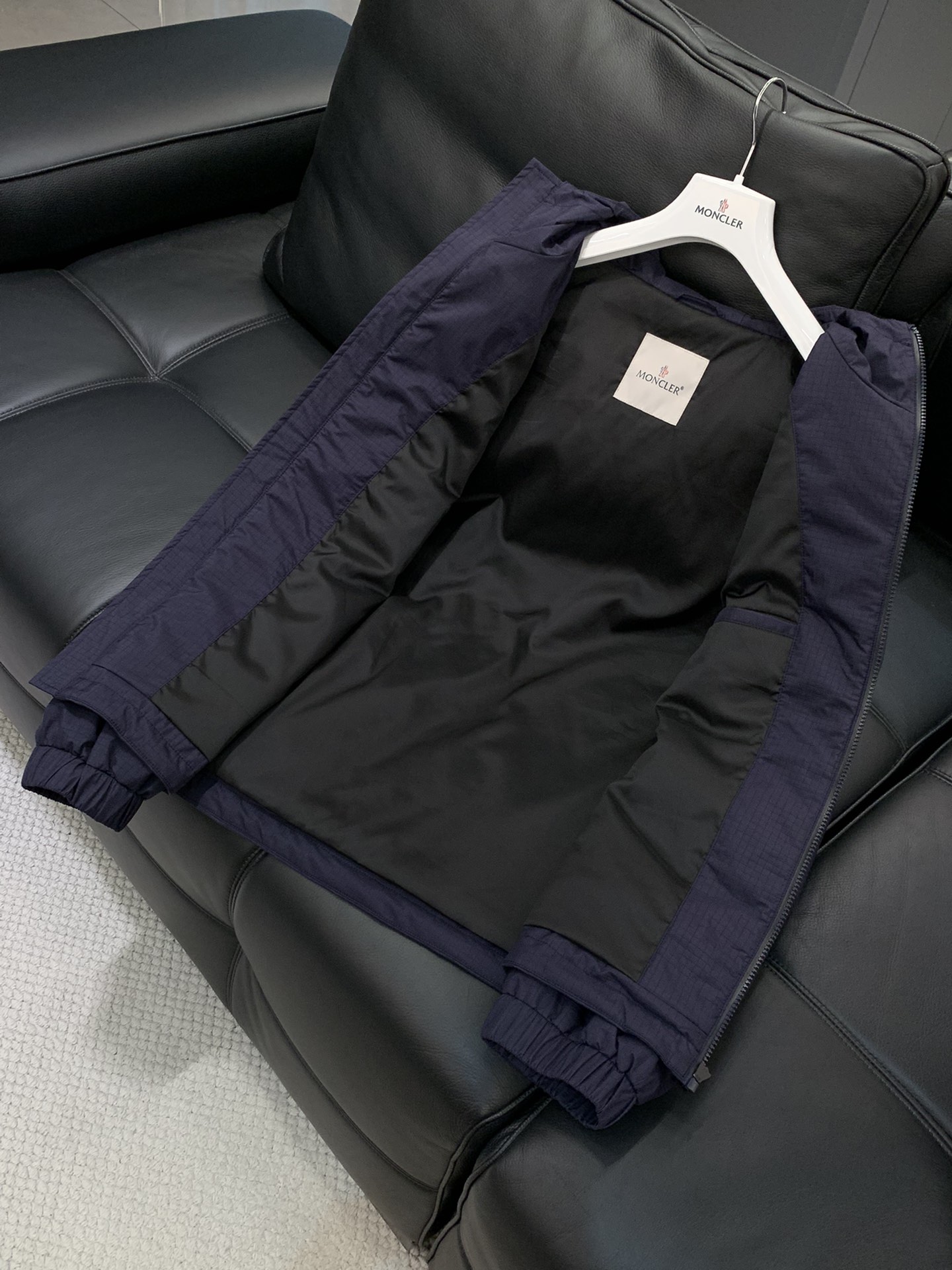 ，Moncler 蒙口，2025秋冬最新品，专柜同步有售，原单狠货，时尚休闲连帽外套，上身舒适！吸睛而有