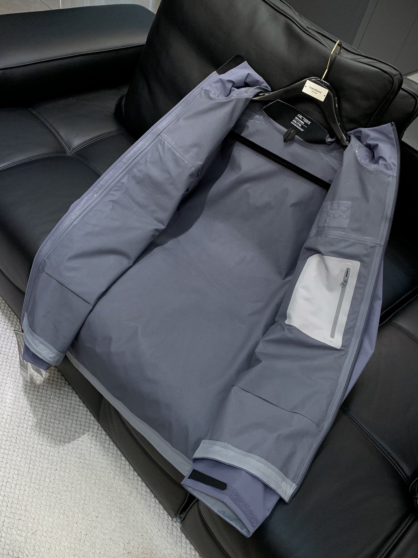 ，ARCTERYX 始祖鸟，2025秋冬AW新品，时尚休闲冲锋衣外套，专柜同步有售，原单狠货，进口原版面