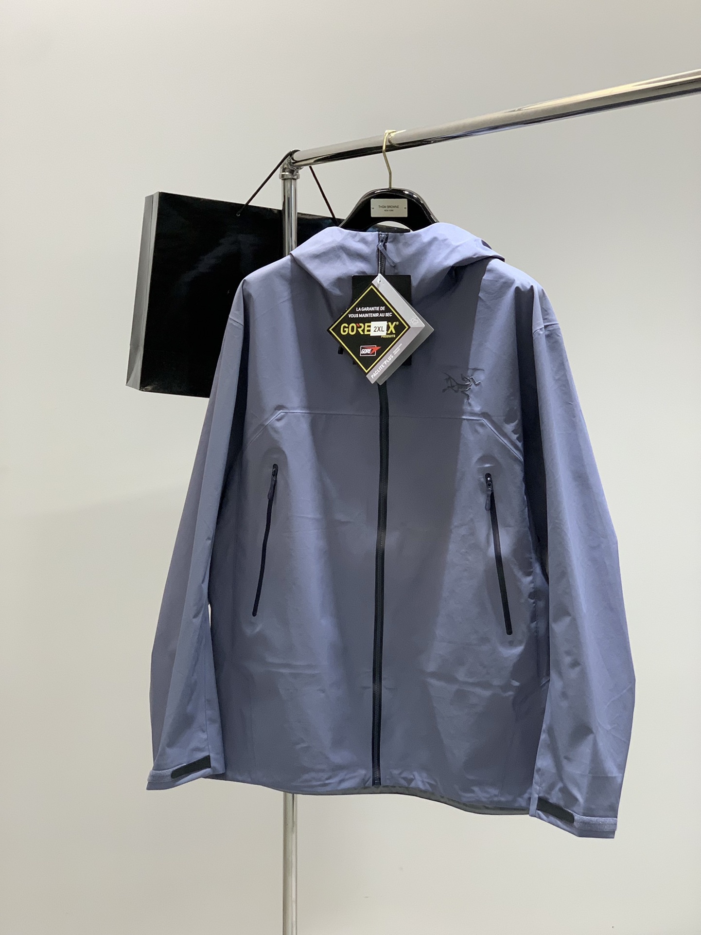 ，ARCTERYX 始祖鸟，2025秋冬AW新品，时尚休闲冲锋衣外套，专柜同步有售，原单狠货，进口原版面