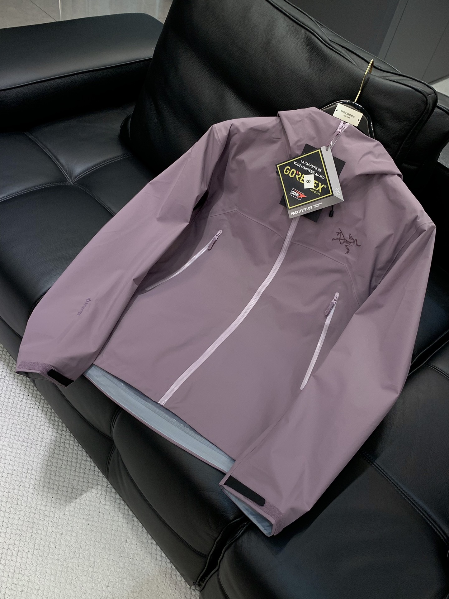 ，ARCTERYX 始祖鸟，2025秋冬AW新品，时尚休闲冲锋衣外套，专柜同步有售，原单狠货，进口原版面