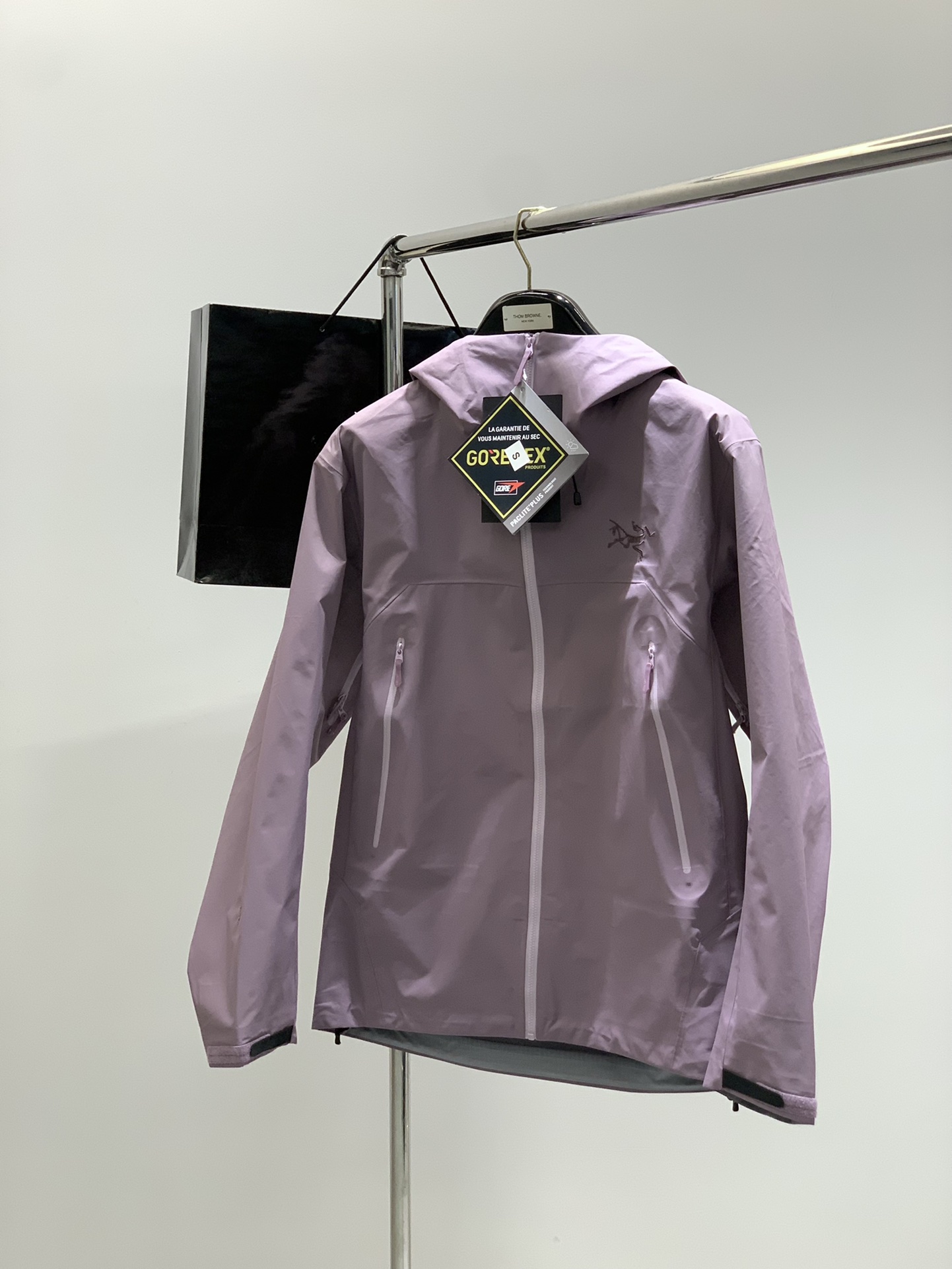 ，ARCTERYX 始祖鸟，2025秋冬AW新品，时尚休闲冲锋衣外套，专柜同步有售，原单狠货，进口原版面