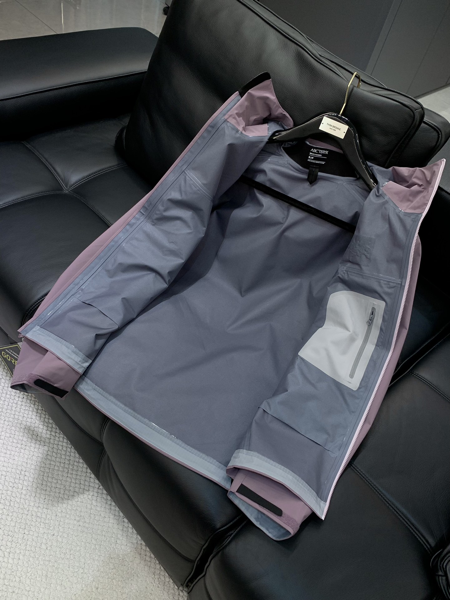 ，ARCTERYX 始祖鸟，2025秋冬AW新品，时尚休闲冲锋衣外套，专柜同步有售，原单狠货，进口原版面