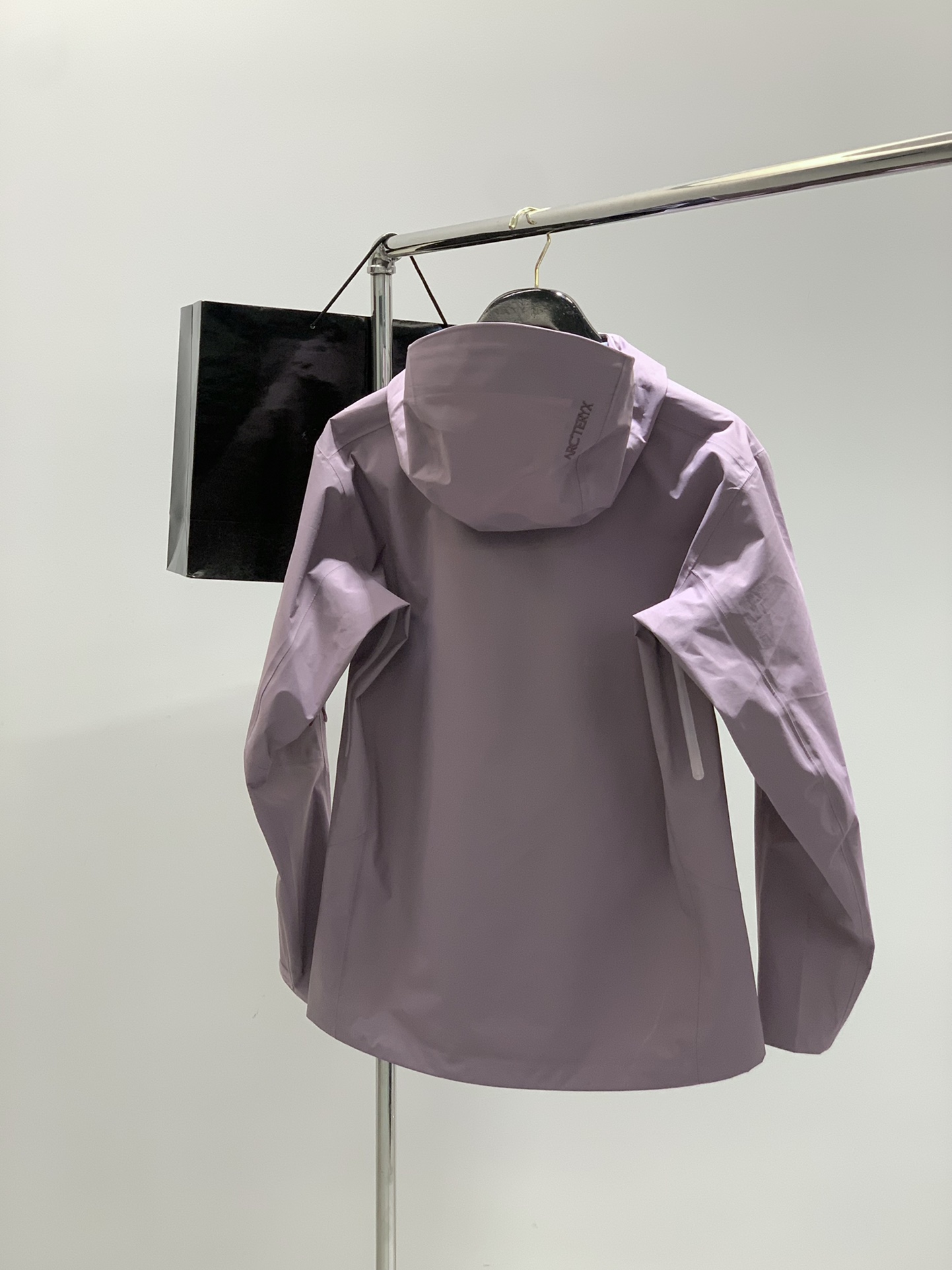 ，ARCTERYX 始祖鸟，2025秋冬AW新品，时尚休闲冲锋衣外套，专柜同步有售，原单狠货，进口原版面