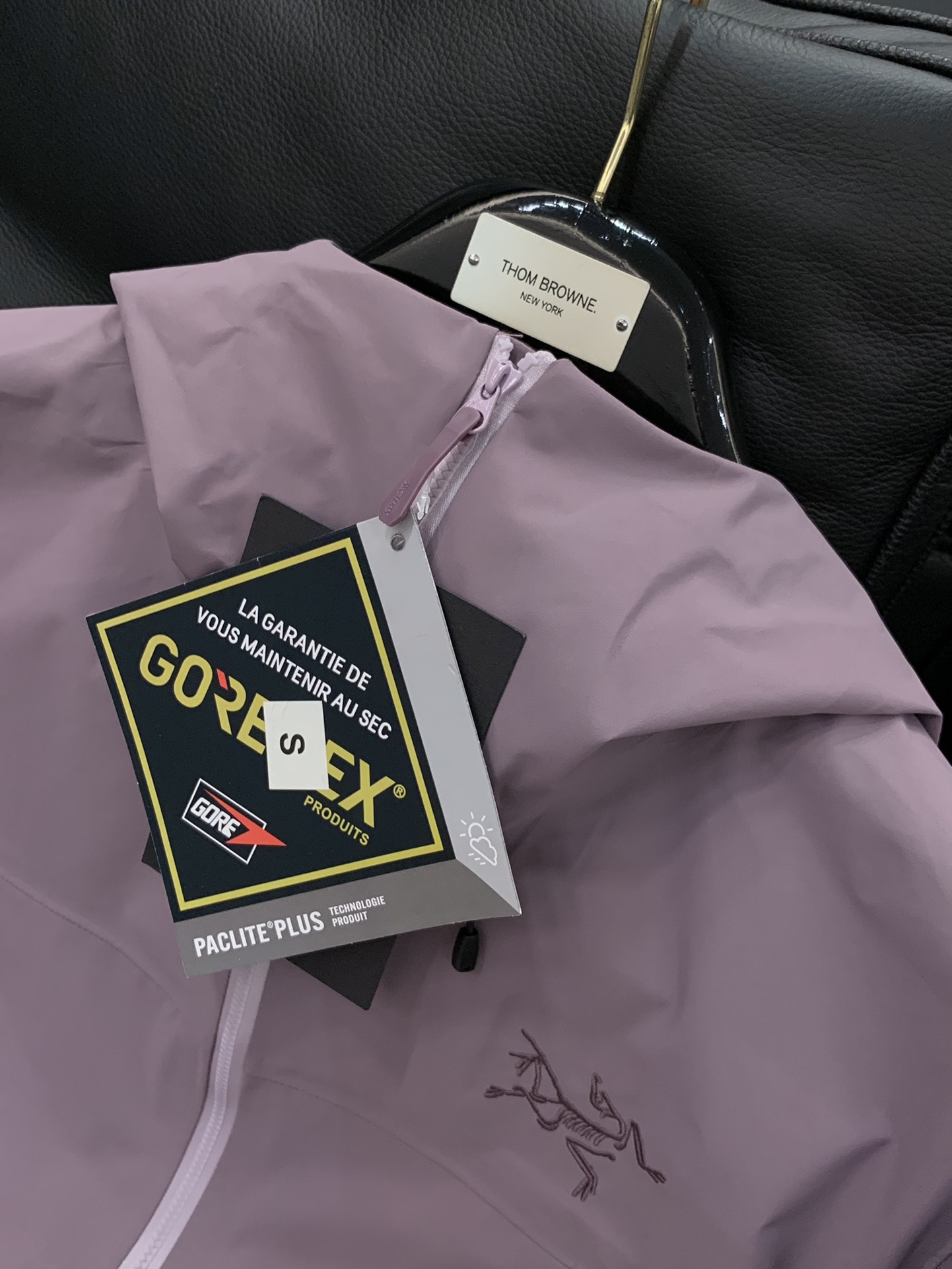 ，ARCTERYX 始祖鸟，2025秋冬AW新品，时尚休闲冲锋衣外套，专柜同步有售，原单狠货，进口原版面