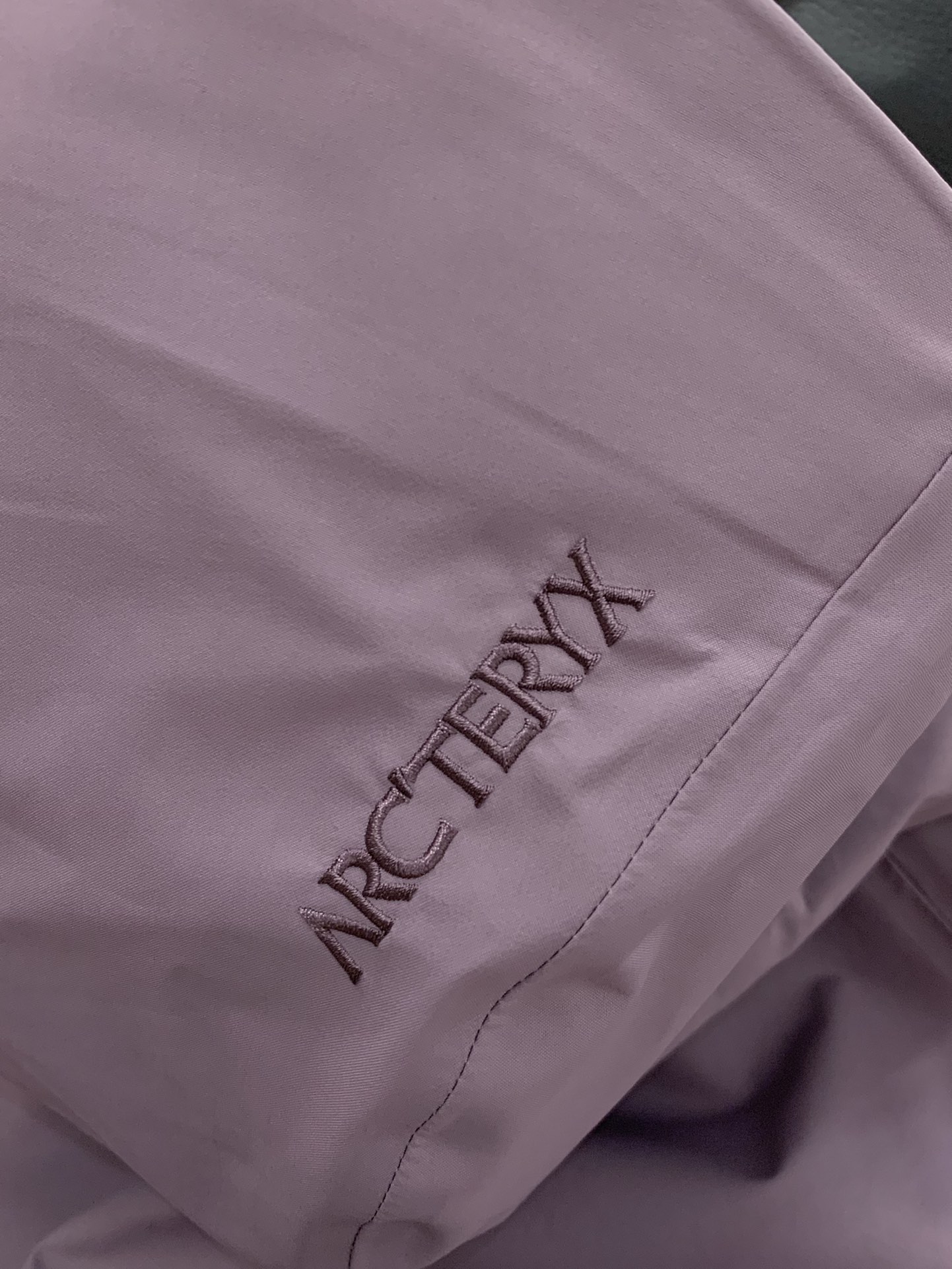 ，ARCTERYX 始祖鸟，2025秋冬AW新品，时尚休闲冲锋衣外套，专柜同步有售，原单狠货，进口原版面