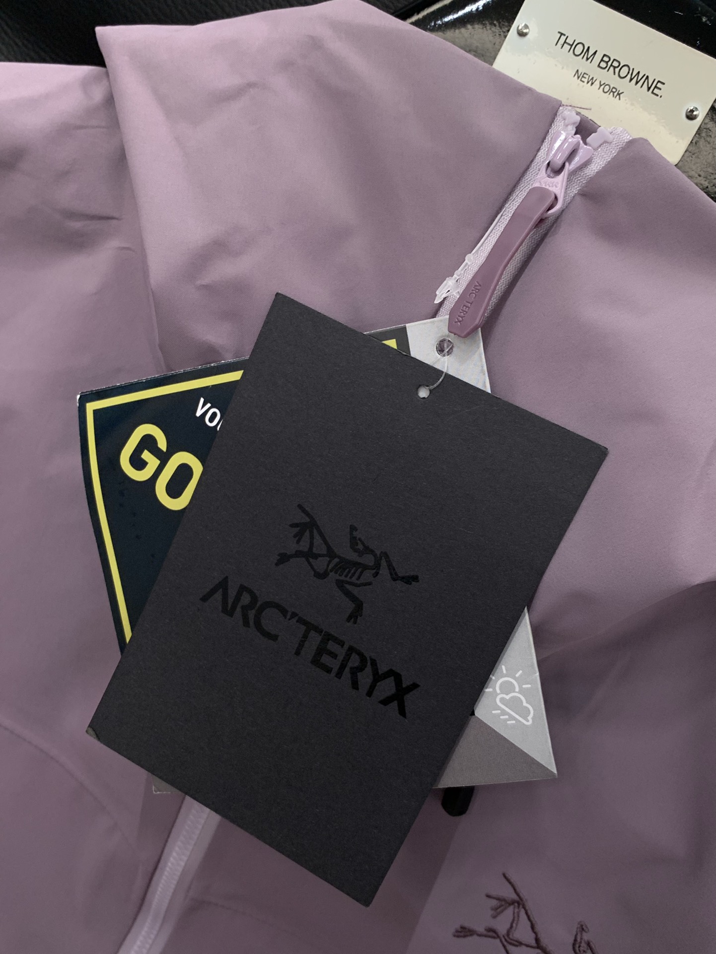，ARCTERYX 始祖鸟，2025秋冬AW新品，时尚休闲冲锋衣外套，专柜同步有售，原单狠货，进口原版面