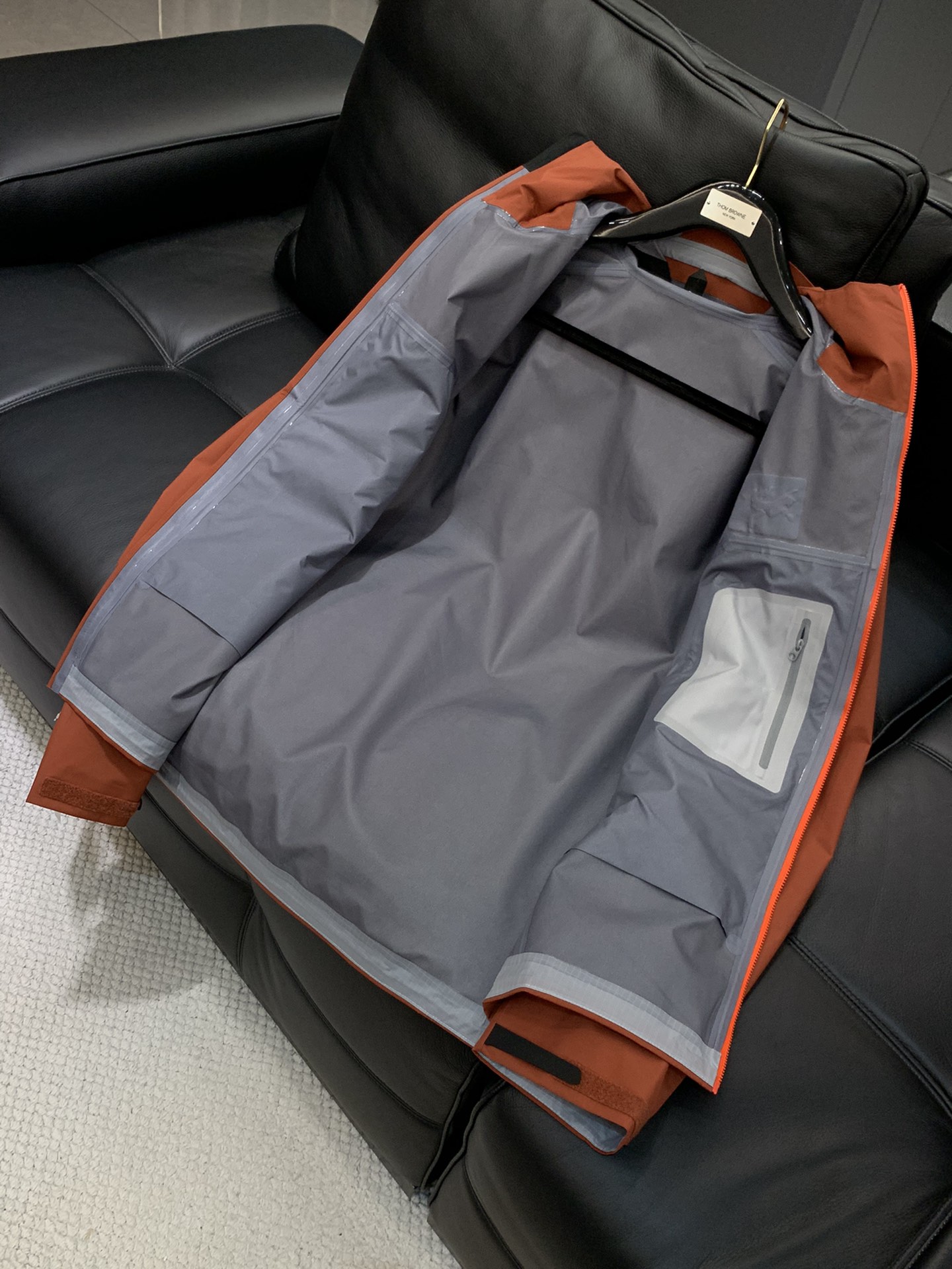 ，ARCTERYX 始祖鸟，2025秋冬AW新品，时尚休闲冲锋衣外套，专柜同步有售，原单狠货，进口原版面