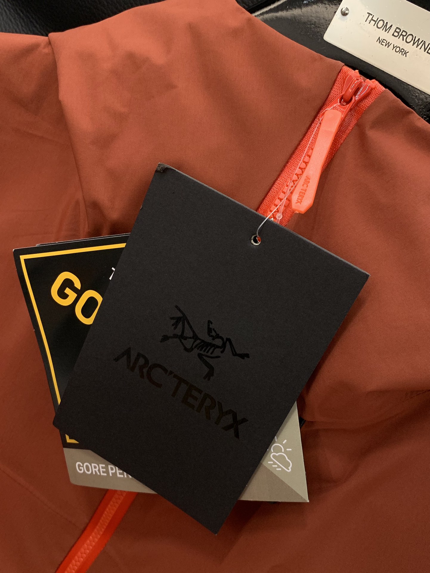 ，ARCTERYX 始祖鸟，2025秋冬AW新品，时尚休闲冲锋衣外套，专柜同步有售，原单狠货，进口原版面