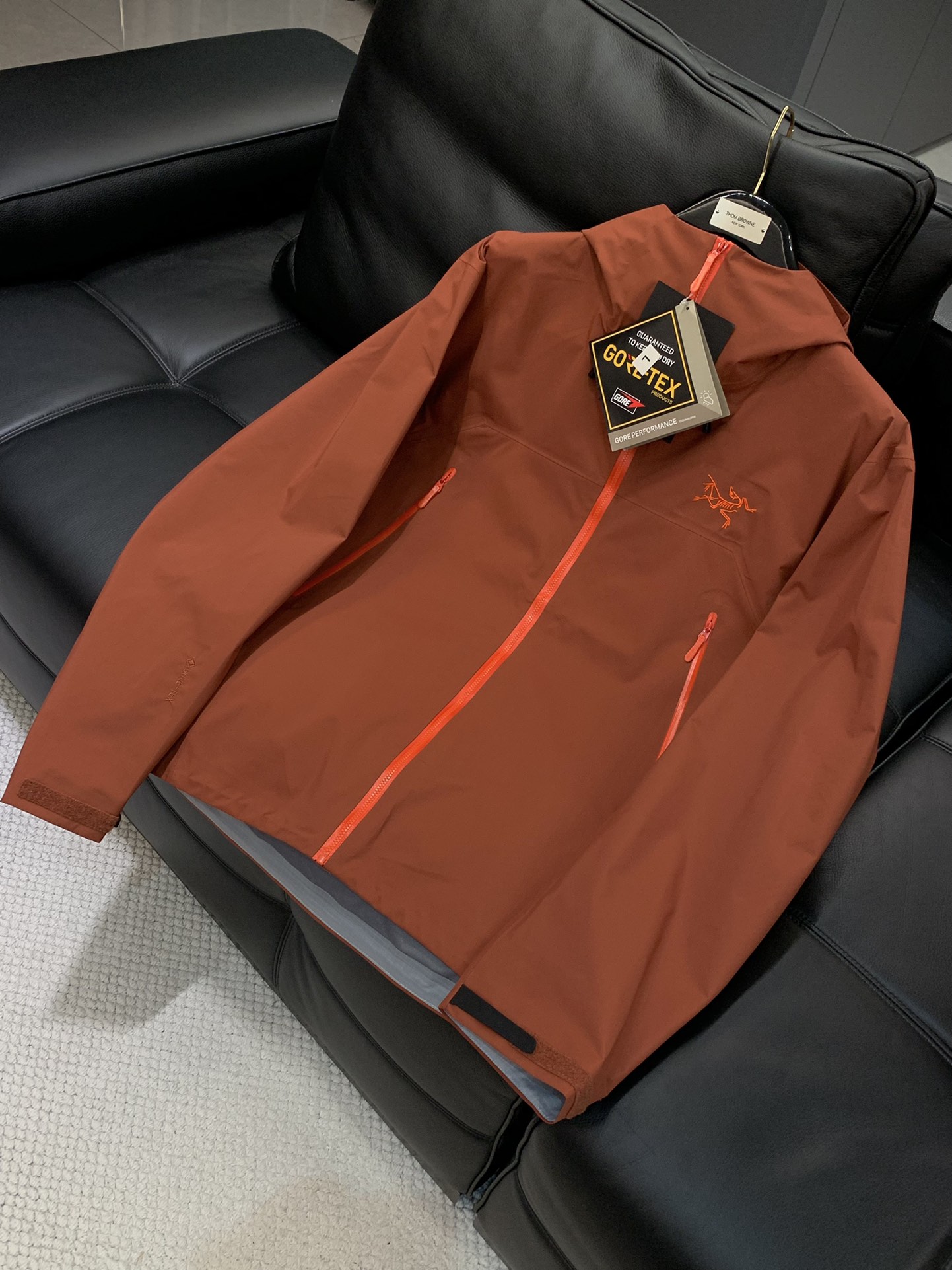 ，ARCTERYX 始祖鸟，2025秋冬AW新品，时尚休闲冲锋衣外套，专柜同步有售，原单狠货，进口原版面