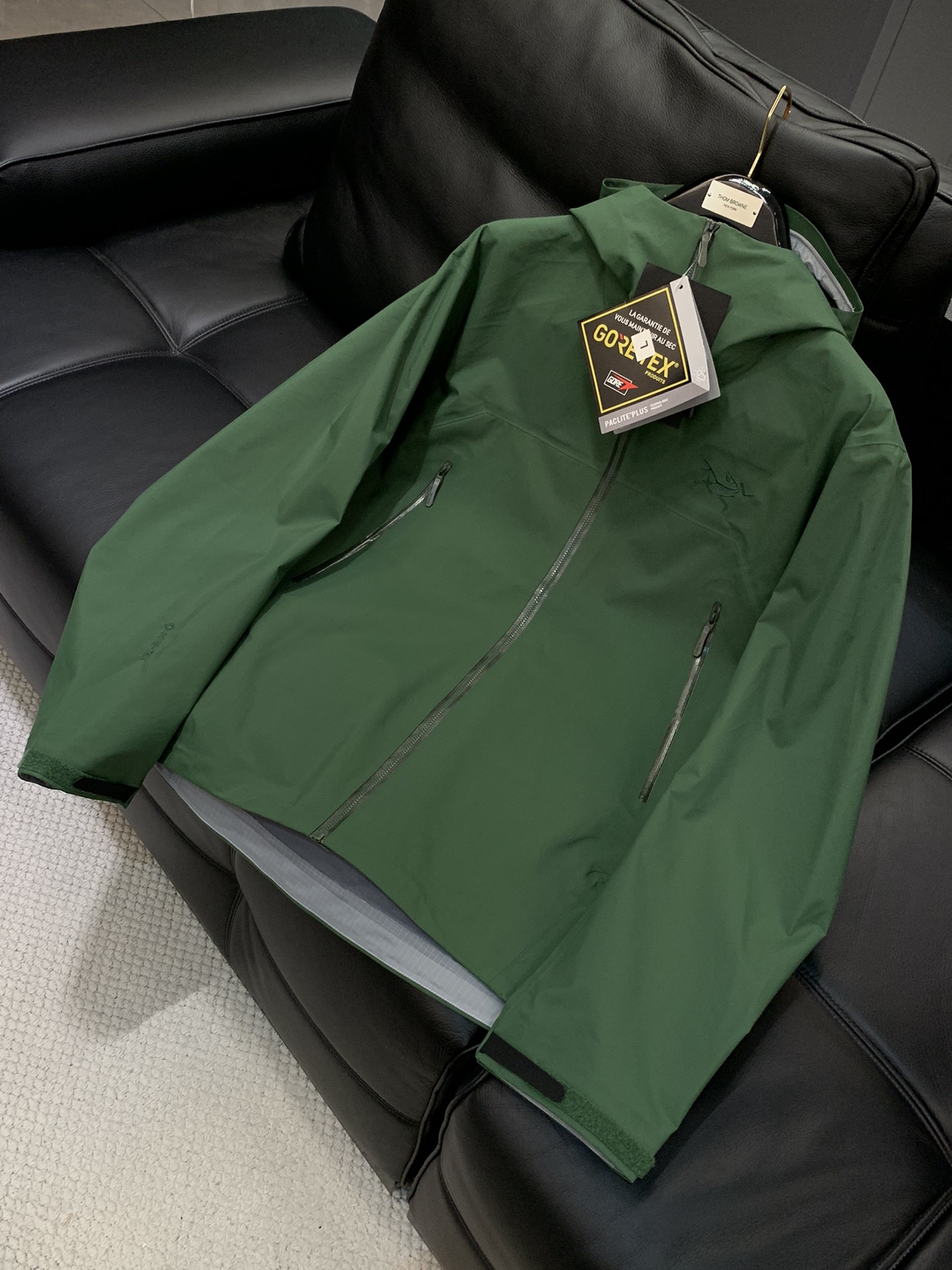 ，ARCTERYX 始祖鸟，2025秋冬AW新品，时尚休闲冲锋衣外套，专柜同步有售，原单狠货，进口原版面