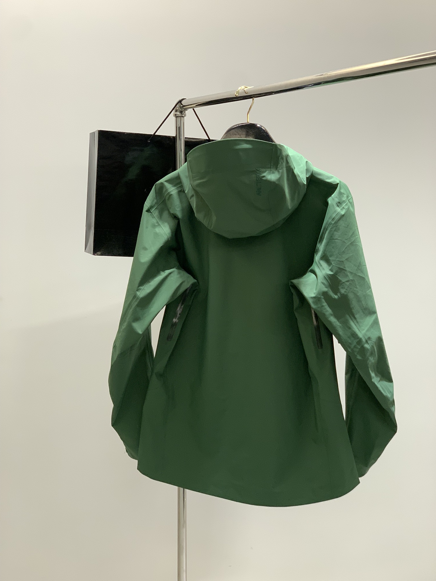 ，ARCTERYX 始祖鸟，2025秋冬AW新品，时尚休闲冲锋衣外套，专柜同步有售，原单狠货，进口原版面