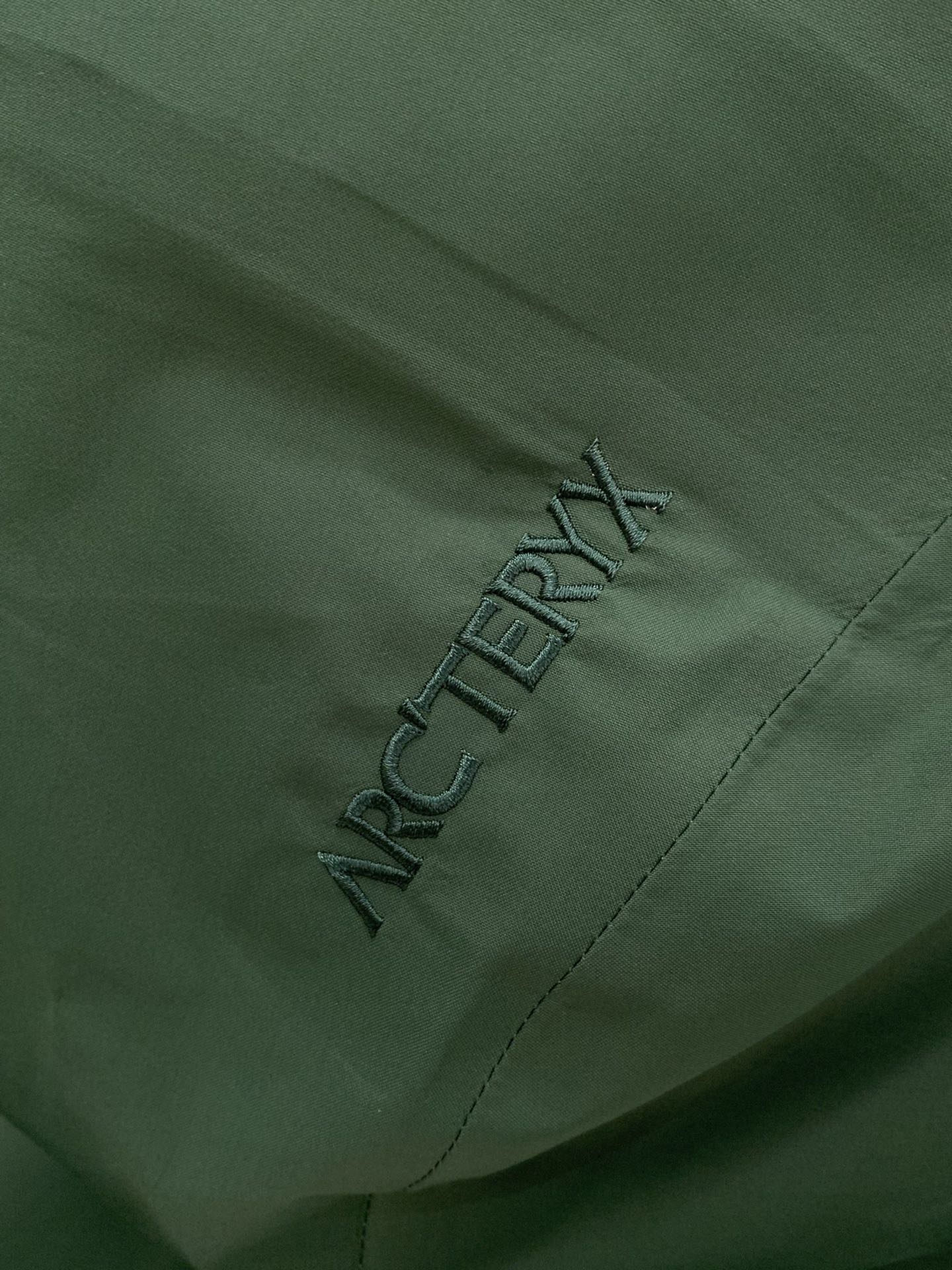 ，ARCTERYX 始祖鸟，2025秋冬AW新品，时尚休闲冲锋衣外套，专柜同步有售，原单狠货，进口原版面