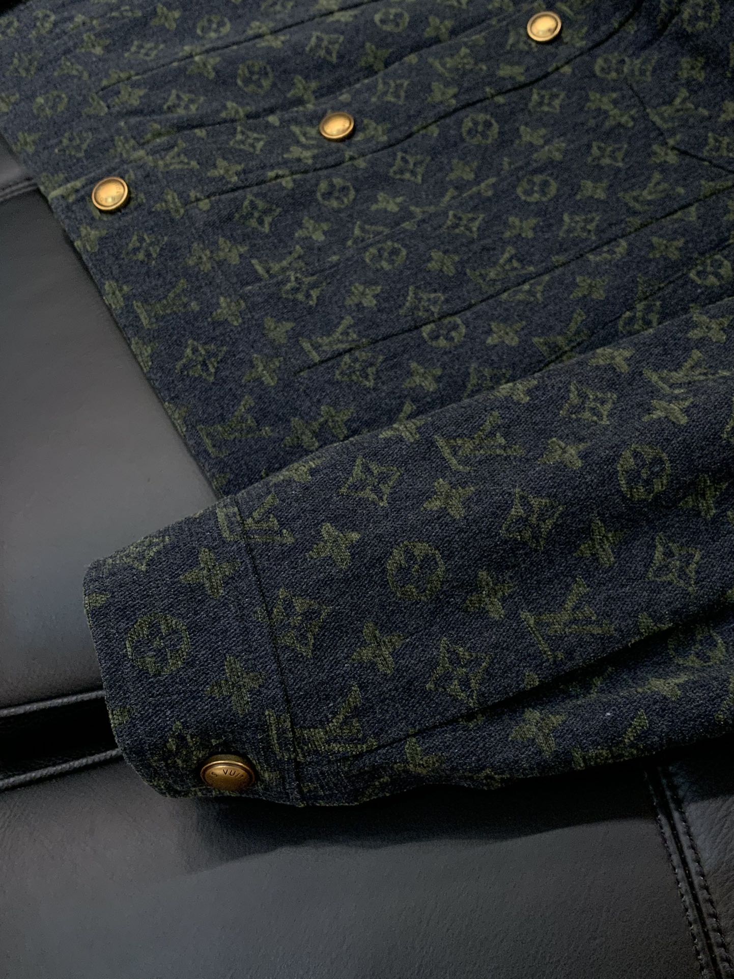 ，LouisVuitton 路易威登，2025秋冬最新款，专柜同步有售，原单狠货，时尚休闲夹克外套，上身