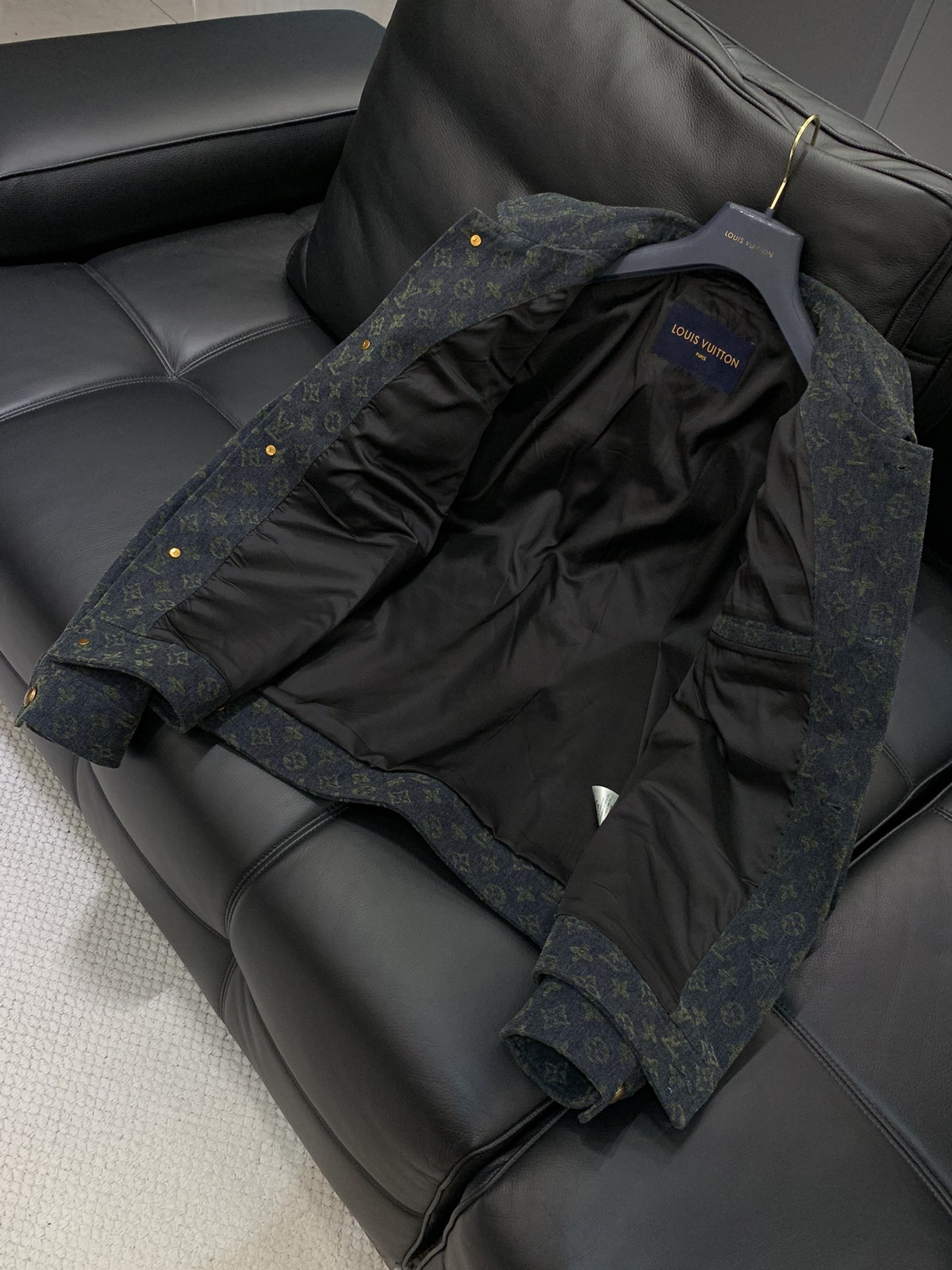 ，LouisVuitton 路易威登，2025秋冬最新款，专柜同步有售，原单狠货，时尚休闲夹克外套，上身