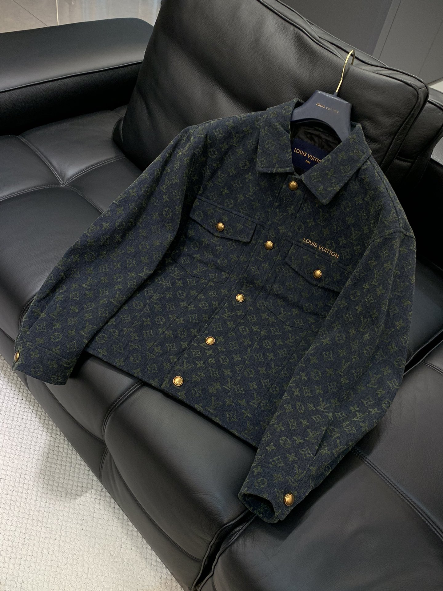 ，LouisVuitton 路易威登，2025秋冬最新款，专柜同步有售，原单狠货，时尚休闲夹克外套，上身