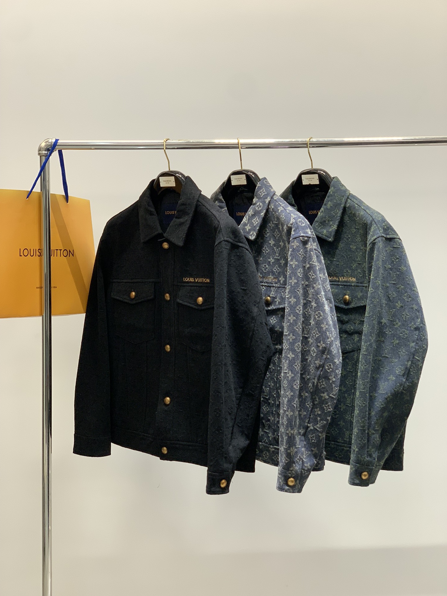 ，LouisVuitton 路易威登，2025秋冬最新款，专柜同步有售，原单狠货，时尚休闲夹克外套，上身