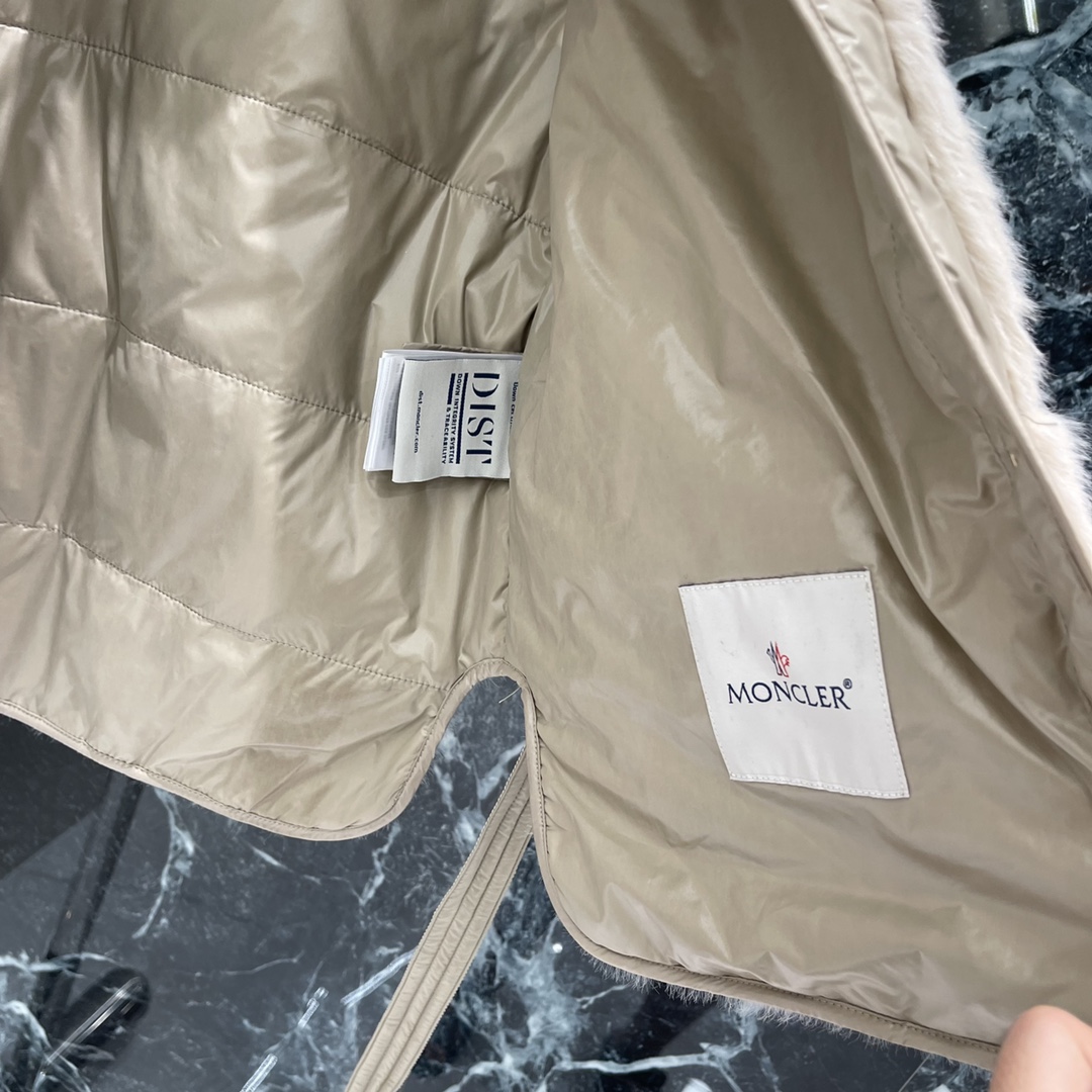 
蒙口 25早秋新款 泰迪绒羽绒马甲丨⚠独家yb开发！高版出品！🍼软fufu的泰迪绒饰边包裹领口与袖笼，