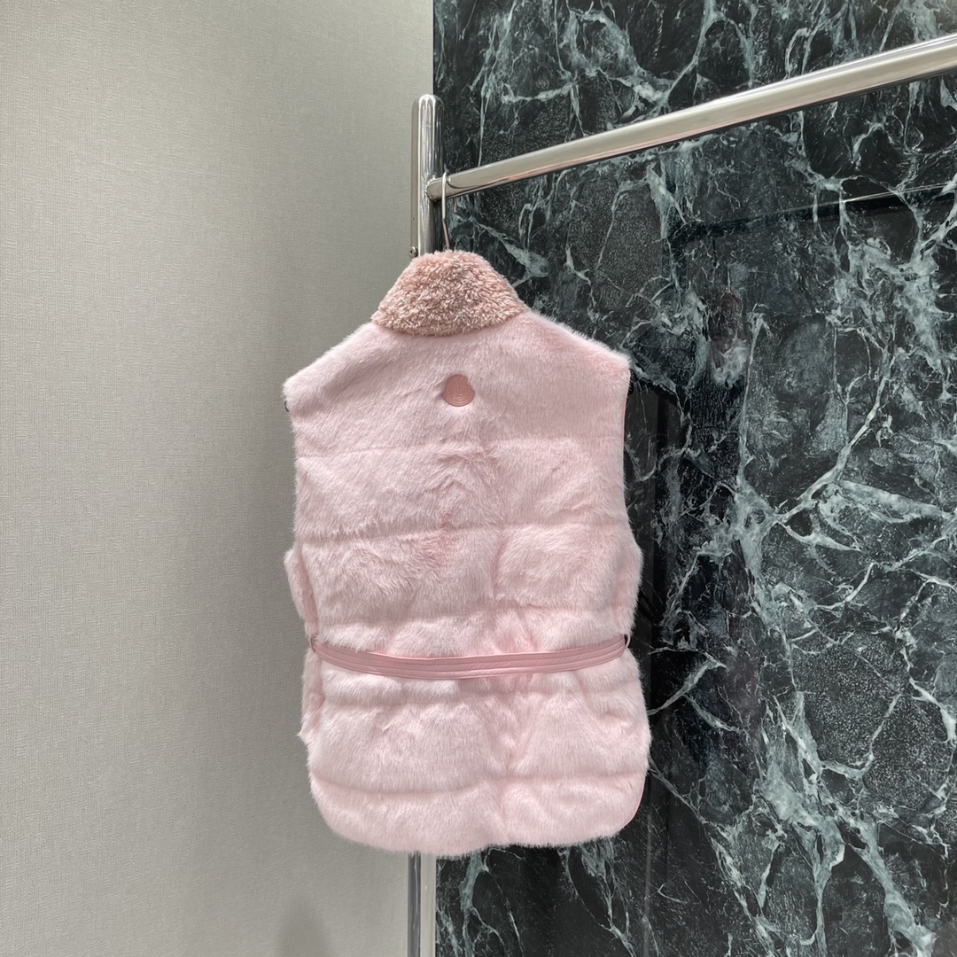 
蒙口 25早秋新款 泰迪绒羽绒马甲丨⚠独家yb开发！高版出品！🍼软fufu的泰迪绒饰边包裹领口与袖笼，