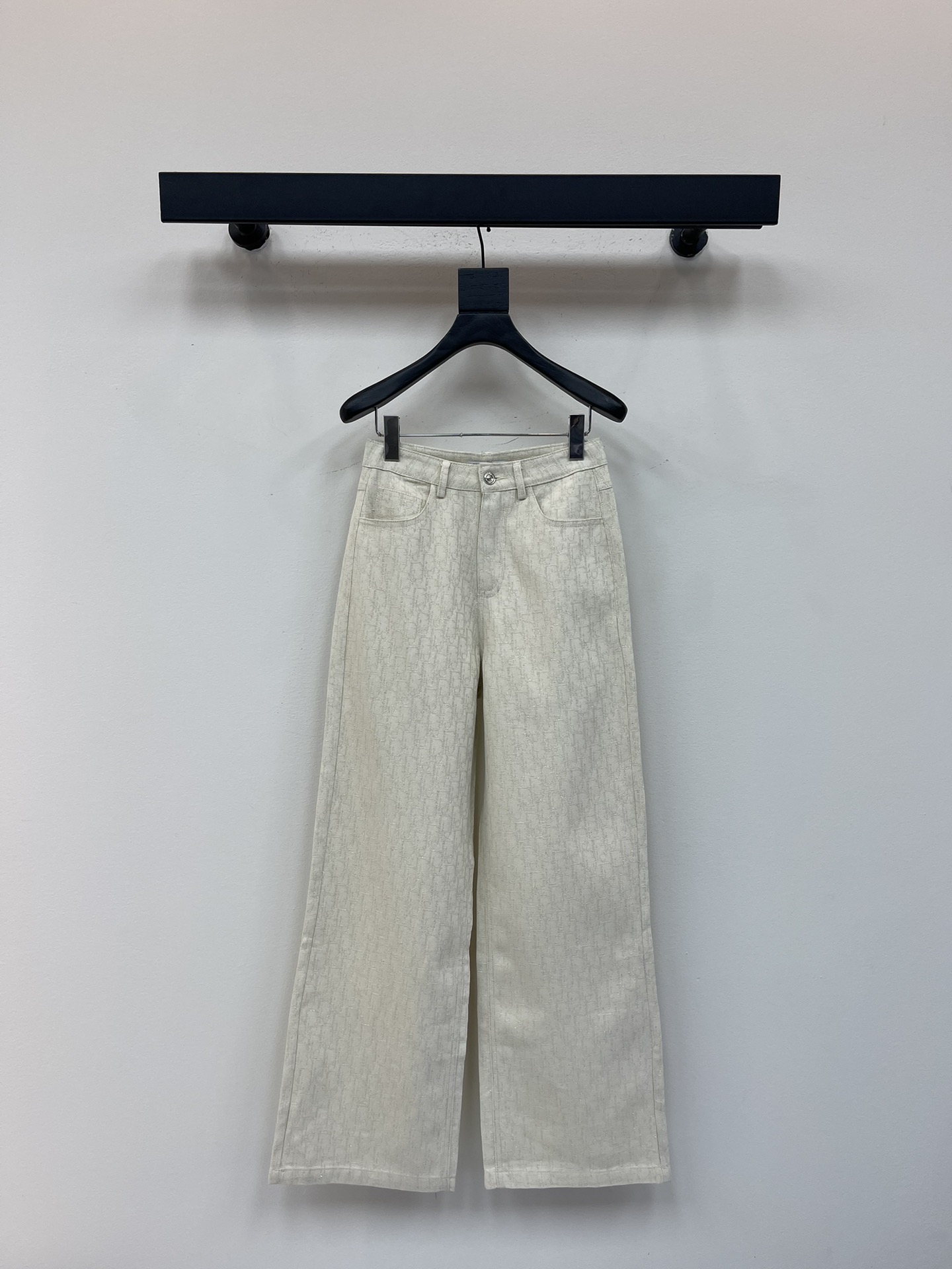 NO:483508,Dio*25 new fashionable and high-end apricot jacquard jeans, hiding flesh on the upper body and making you look slimming. Any leg shape can be easily controlled. The washing process creates a sense of layering. The matching is fashionable and trendy. Customized jacquard presbyterian denim fabric, straight-tube design!  Color: Apricot Size: SML,,dior,jeans,alexander wang19860909Dio*25新款时髦高级杏色提花牛仔裤,上身藏肉又显瘦 任何腿型都能轻松驾驭 洗水工艺打造出层次感 搭配时髦又潮流 定制提花老花牛仔面料,直筒设计！ 颜色: 杏色 尺码: SML,,dior,jeans,alexander wang,Women's clothing