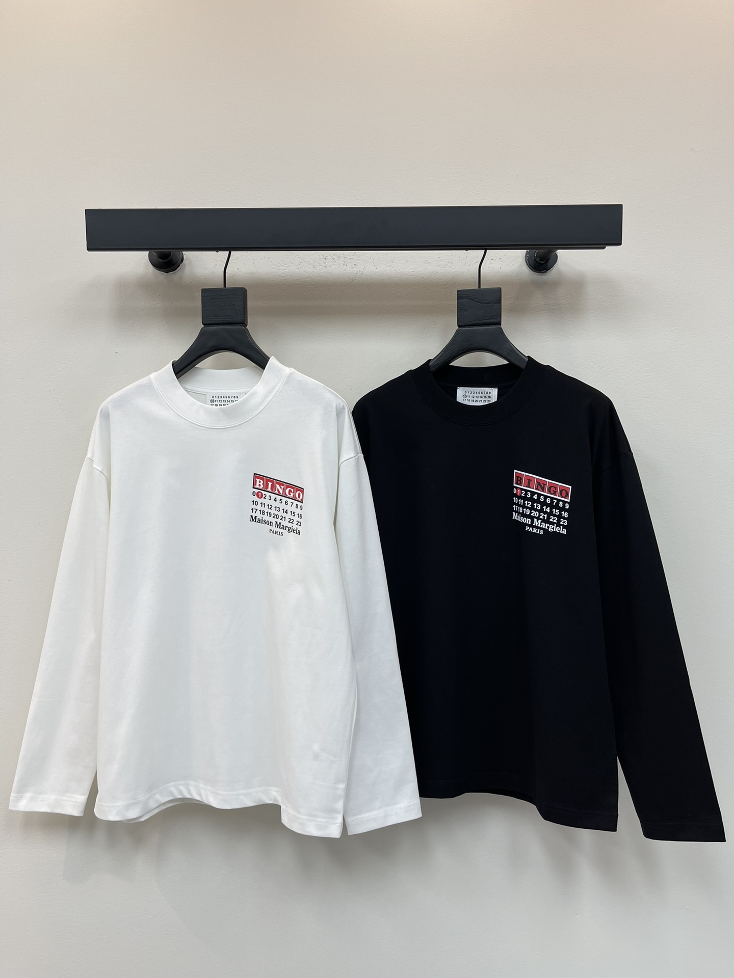 NO:483488,Maison Margeil* 25 new MM6 personality avant-garde single product round neck long sleeve T, digital letter printing technology on the chest, fashionable and high-end double yarn worsted cotton fabric, loose style, same style for men and women, exquisite and versatile. S-XL,,masion margiela,masion margiela,alexander wang19860909Maison Margeil*马吉拉25新款MM6个性前卫单品圆领长袖T,胸前数字字母印花工艺,时尚又高级双纱精纺全棉面料,宽松版型,男女同款,精致百搭.S-XL,,masion margiela,masion margiela,alexander wang,Women's clothing