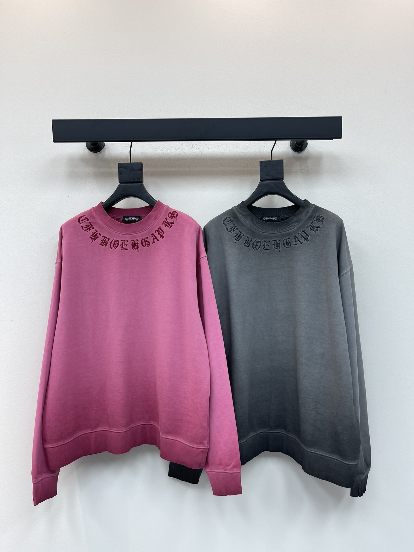 NO:483515,Chrome Heart* 25 autumn and winter new American laser burning 3D three-dimensional embroidered couple casual sweatshirt!  Custom fabric 420g tripe terry terry fabric!  American pickling and old original cloth laser flower patch embroidery, exquisite embroidery of letters!  The upper body is very comfortable, the same style as men and women!  S-XL, chrome hearts, chrome hearts, hoodie, sweatshirts, alexander wang19860909Chrome Heart*克罗心25秋冬新款美式激光烧花3D立体贴布彩绣情侣休闲卫衣！定制面料420克牛肚毛圈面料！美式酸洗做旧原身布激光烧花贴布绣 字母精致刺绣！上身非常舒适,男女同款！S-XL,,chrome hearts,chrome hearts,hoodie,sweatshirts,alexander wang,Women's clothing