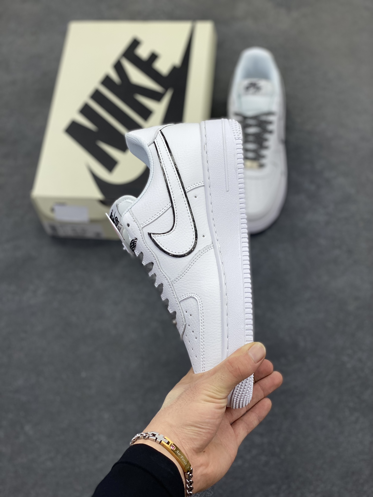 图片[3]-Nike Air Force 1 Low 空军一号低帮百搭休闲运动板鞋。柔软、弹性十足的缓震性能和出色的中底设计，横跨复古与现代的外型结合，造就出风靡全球三十多年的Force 1，直到今天还深受青睐。 货号：CS5288-031 尺码：36 36.5 37.5 38 38.5 39 40 40.5 41 42 42.5 43 44 44.5 45-选品中心
