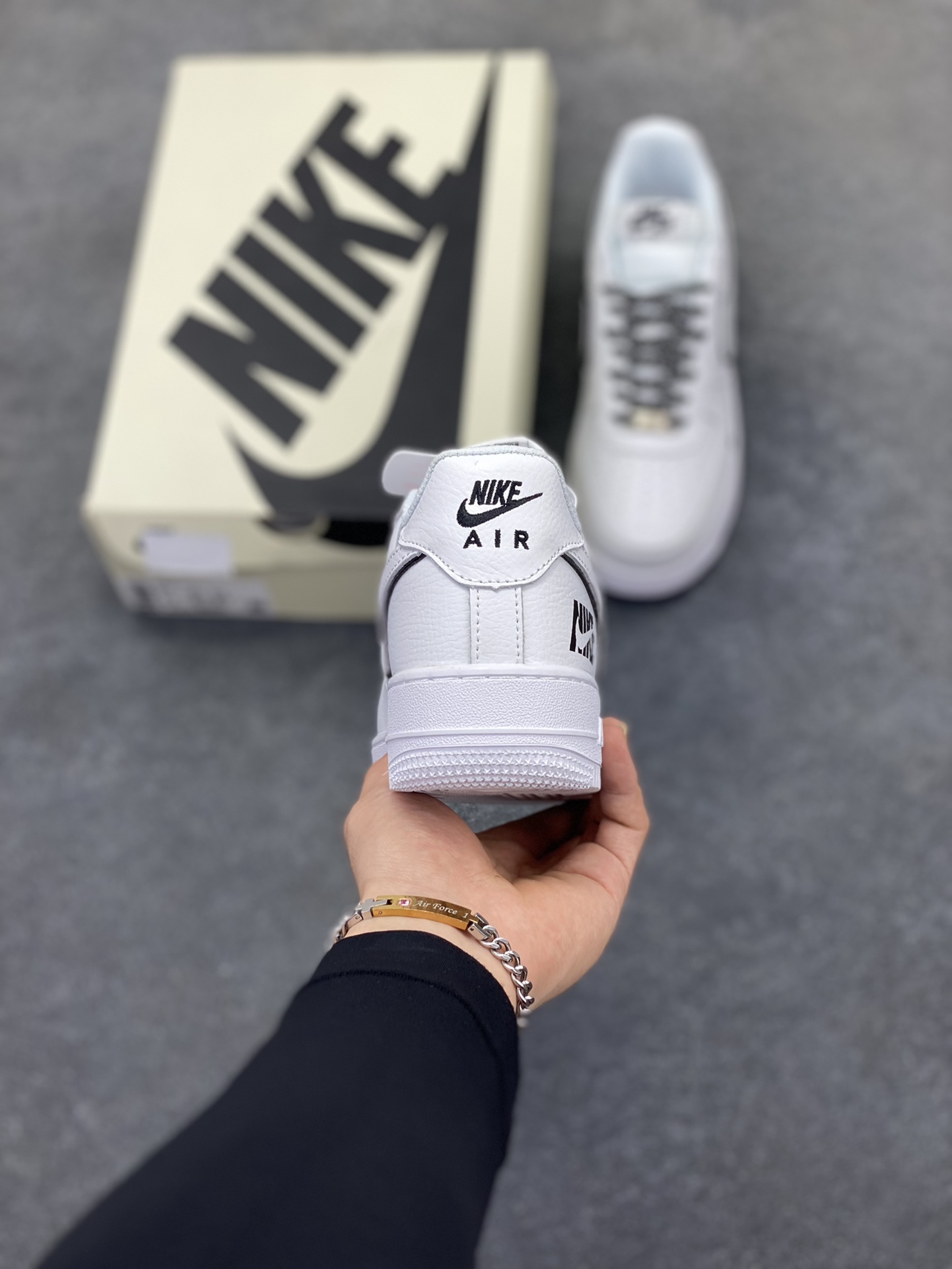 图片[4]-Nike Air Force 1 Low 空军一号低帮百搭休闲运动板鞋。柔软、弹性十足的缓震性能和出色的中底设计，横跨复古与现代的外型结合，造就出风靡全球三十多年的Force 1，直到今天还深受青睐。 货号：CS5288-031 尺码：36 36.5 37.5 38 38.5 39 40 40.5 41 42 42.5 43 44 44.5 45-选品中心