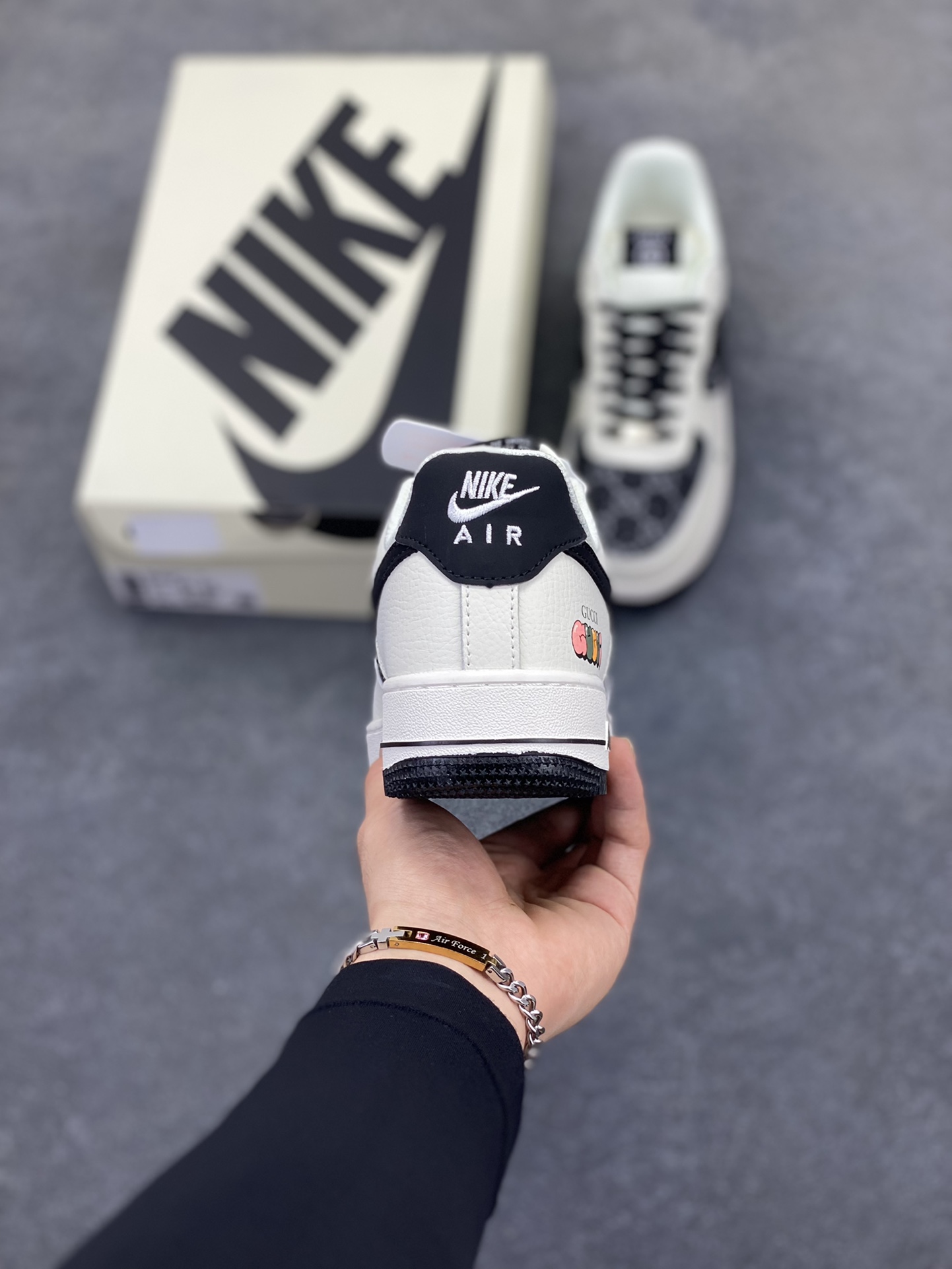 图片[4]-Nike Air Force 1 Low 空军一号低帮百搭休闲运动板鞋。柔软、弹性十足的缓震性能和出色的中底设计，横跨复古与现代的外型结合，造就出风靡全球三十多年的Force 1，直到今天还深受青睐。 货号：CS0601-571 尺码：36 36.5 37.5 38 38.5 39 40 40.5 41 42 42.5 43 44 44.5 45-选品中心