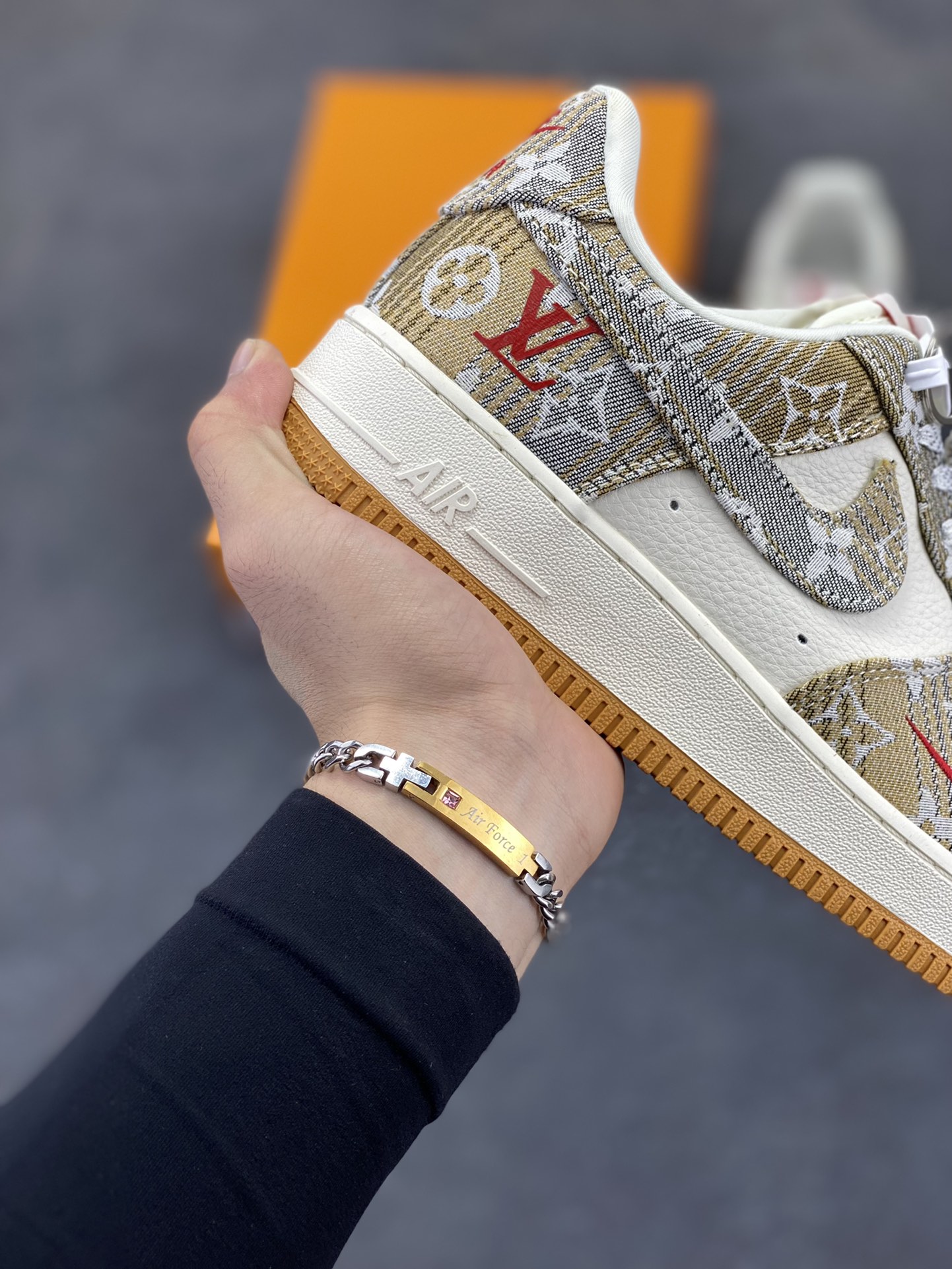 图片[6]-NIke Air Force 1 \’07 Low “LV联名——灰棕花布”空军一号 低帮 运动鞋 休闲鞋 折边针车 工艺难度大 原楦头原纸板 原装鞋盒 定制五金配件 内置全掌气垫 原厂鞋底 货号：DF0188-076 尺码：36 36.5 37.5 38 38.5 39 40 40.5 41 42 42.5 43 44 44.5 45-选品中心
