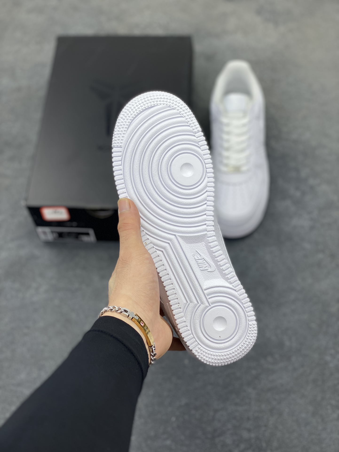 图片[5]-Nike Air Force 1 Low 科比 空军一号低帮运动休闲板鞋 原楦头原纸板 打造纯正空军版型 专注外贸渠道 全掌内置蜂窝气垫 原盒配件 原厂中底钢印、拉帮完美 货号：IB0018-100 尺码：35.5 36 36.5 37.5 38 38.5 39 40 40.5 41 42 42.5 43 44 44.5 45 46 47-选品中心