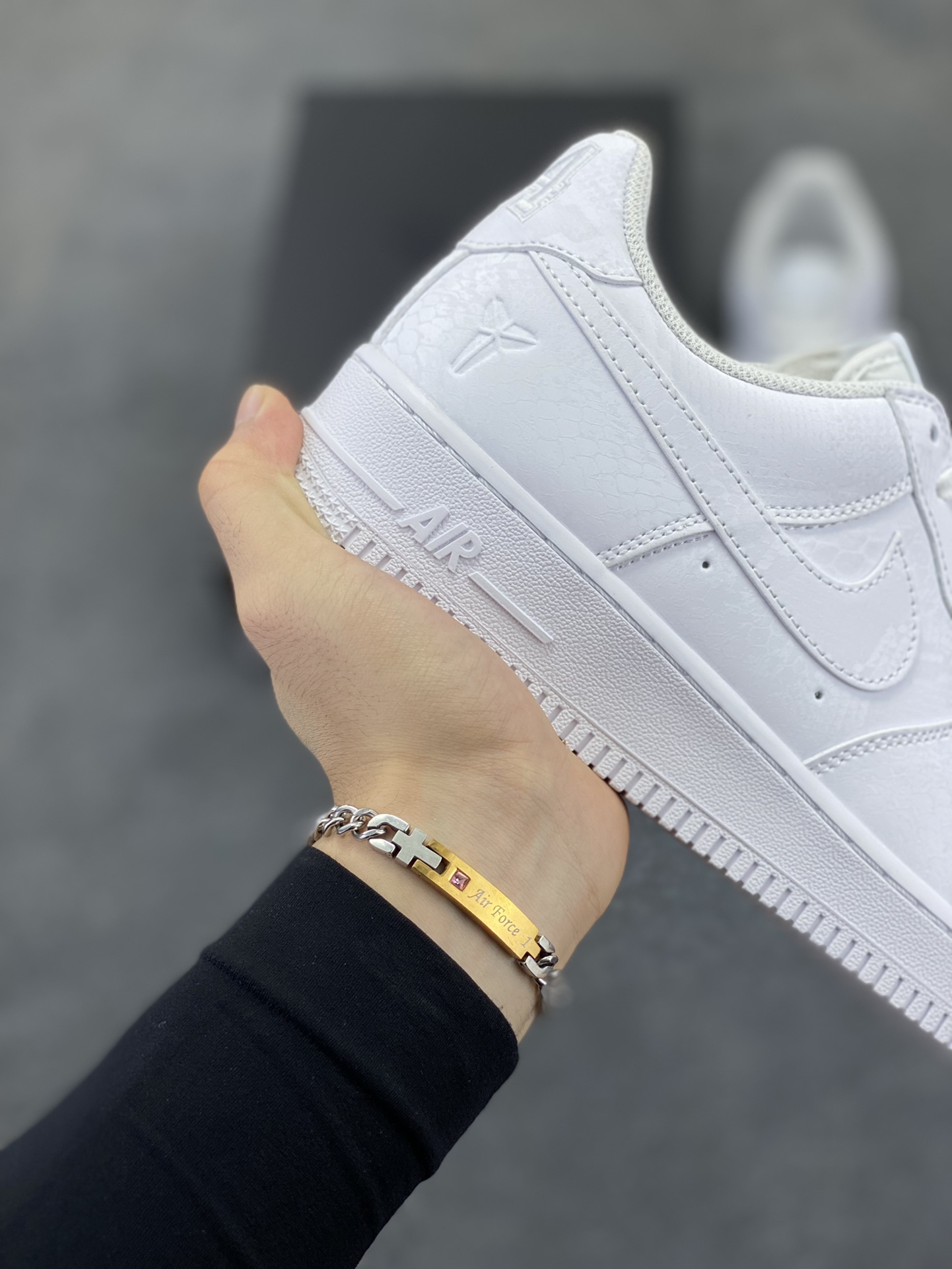 图片[6]-Nike Air Force 1 Low 科比 空军一号低帮运动休闲板鞋 原楦头原纸板 打造纯正空军版型 专注外贸渠道 全掌内置蜂窝气垫 原盒配件 原厂中底钢印、拉帮完美 货号：IB0018-100 尺码：35.5 36 36.5 37.5 38 38.5 39 40 40.5 41 42 42.5 43 44 44.5 45 46 47-选品中心