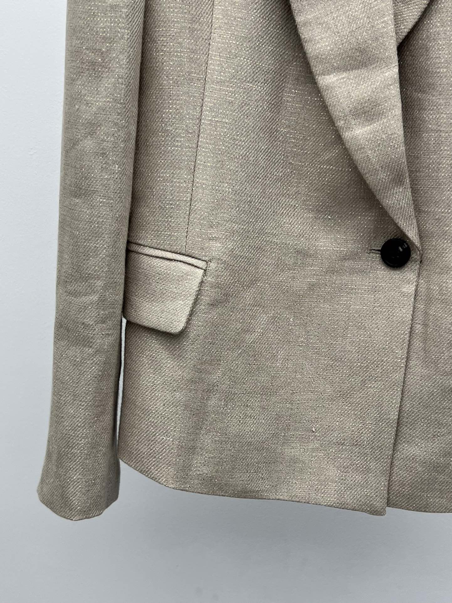 Brunello Cucinelli Linen Blend Suit - Sophisticated Style & Comfort 6 i1756551888 4126 3