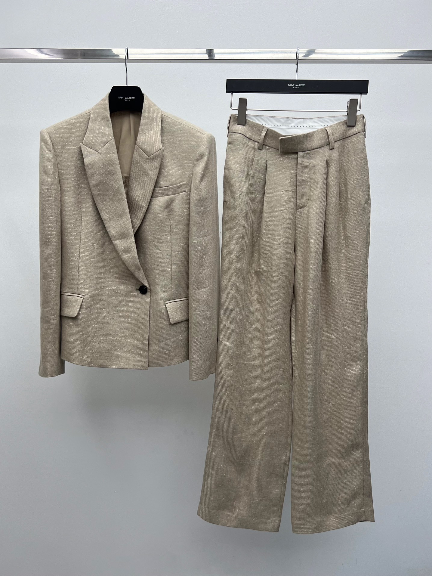 Brunello Cucinelli Linen Blend Suit - Sophisticated Style & Comfort 2 i1756551923 4291 0