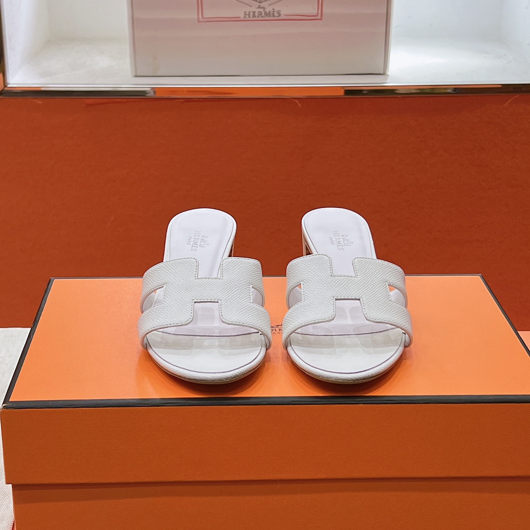 NO:512366,The latest original outsole of the official website brand HERMES official website latest color system code number 35-40 full size (34 41 42 custom made without return or replacement) upper material is purely imported from Italy Esom leather sole material is zero crack genuine leather mid-sole fully dyed HERMES purely imported from Italy Esom leather Oran sandals Latest color matching, more comfortable on the feet, H has historical representative works, eternal classic H sandals, both at home and travel, this shoe is the finishing touch of your wardrobe, with super high appearance on the feet, slippers, hermes, sandals, slippers19860909官网最新原产大底 品牌HERMES官网最新色系 码数35-40全码(34 41 42定做不退不换) 鞋面材质纯进口意大利 Esom皮 鞋底材质零裂缝真皮中大底全透染 HERMES 纯进口意大利 Esom皮 Oran凉鞋 最新配色,上脚更舒适,H有历史代表作品,永恒经典款H凉拖,居家出行两不误,此鞋款是您衣柜的点睛之笔,上脚颜值超高,拖鞋,hermes,sandals,slippers,Women's Shoes