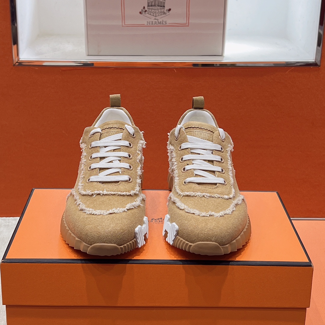 NO:512363,herme…s ss25new arrival~ Hot couples style for counters, the first choice for H home delivery!  It is a classic Hermes model and it will be released in many colors every season. It is definitely one of the most worth buying gifts. I have met a male and female goddess! Don’t miss it!  !  He is super light and comfortable. He is not tired after walking for a long time and is not expensive. There is also a small circle for assisting shoes behind. Top quality products 35-44, can be customized 45 46, casual shoes/sports shoes, hermes, hermes, sneakers19860909herme…s ss25new arrival～ 专柜大热情侣款,H家配货首选鞋履！ 是爱马仕经典款 每一季都会出很多颜色 绝对是最值得买的配货之一 有遇到的男神女神!真的不要错过！！ 他超轻、超舒适 走久不累、价格不贵 后面还有个辅助穿鞋的小圈 顶级精品 35-44,可定做45 46,休闲鞋/运动鞋,hermes,hermes,sneakers,Women's Shoes