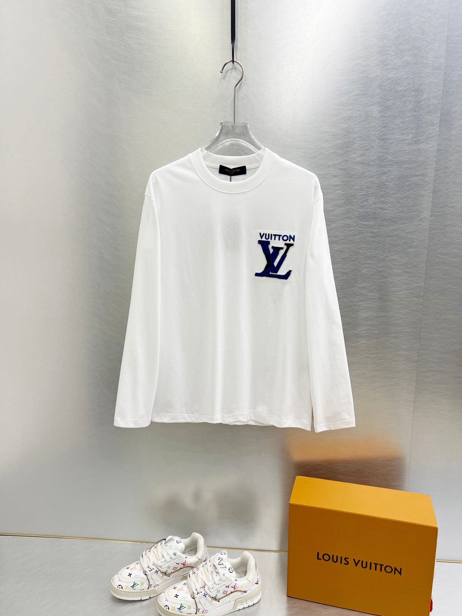 Louis Vuitton White Long Sleeve T-Shirt with Embroidered Logo Badge