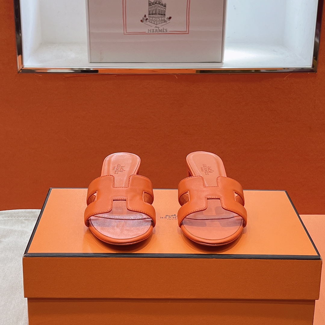 NO:512349,The latest original outsole of the official website brand HERMES official website latest color system code number 35-40 full size (34 41 42 custom made without return or replacement) upper material is pure imported Italian leather sole material is zero crack genuine leather mid-to-sole fully dyed HERMES pure imported Italian Esom leather Oran sandals Latest color matching, more comfortable to wear, H has historical representative works, eternal classic H sandals, both at home and travel, this shoe is the finishing touch of your wardrobe, with super high appearance on the feet, slippers, hermes, sandals, slippers19860909官网最新原产大底 品牌HERMES官网最新色系 码数35-40全码(34 41 42定做不退不换) 鞋面材质纯进口意大利 皮 鞋底材质零裂缝真皮中大底全透染 HERMES 纯进口意大利 Esom皮 Oran凉鞋 最新配色,上脚更舒适,H有历史代表作品,永恒经典款H凉拖,居家出行两不误,此鞋款是您衣柜的点睛之笔,上脚颜值超高,拖鞋,hermes,sandals,slippers,Women's Shoes