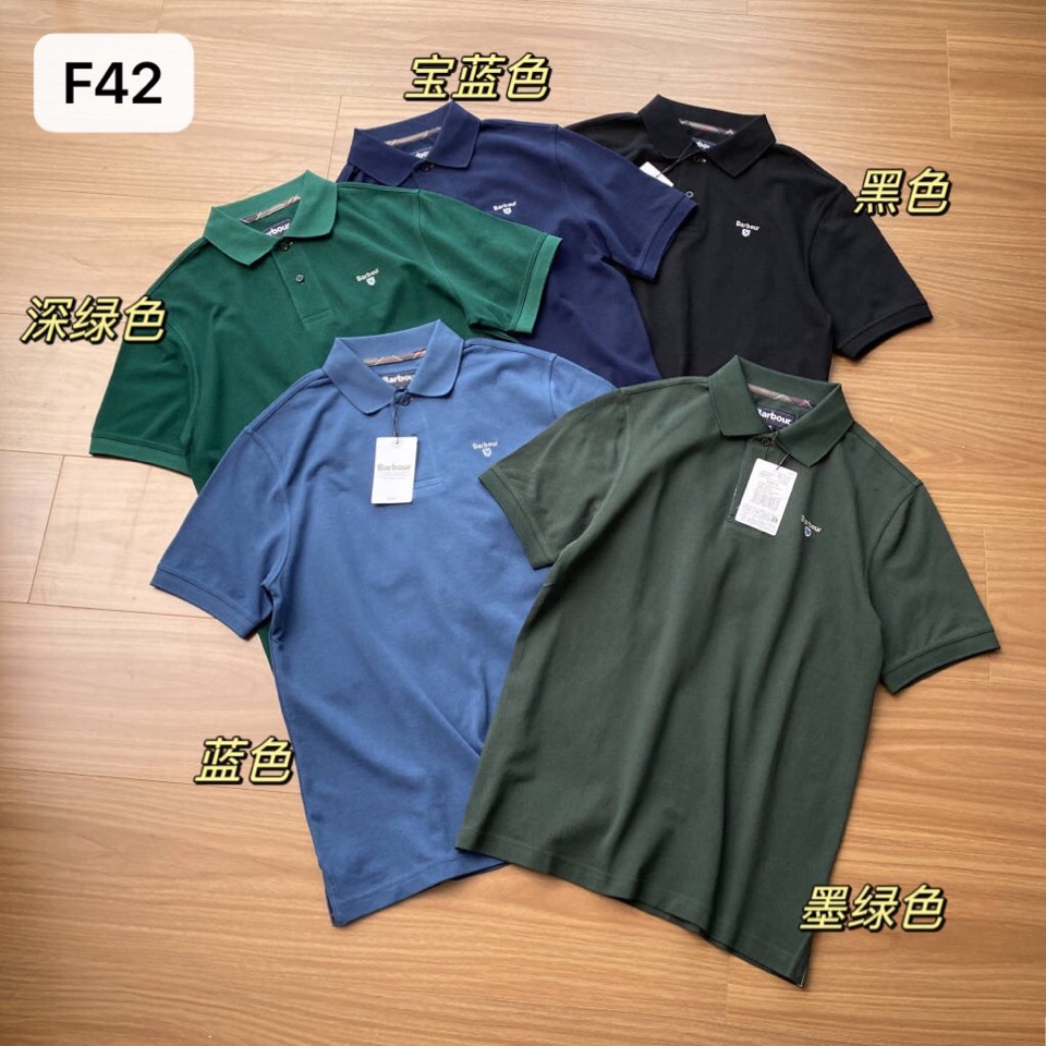 Barbour 经典男女同款情侣款，格纹领短袖翻领POLO衫|英伦经典，解锁夏日高级感\n作为英国百年老