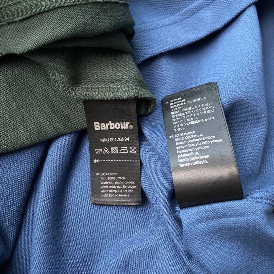 Barbour 经典男女同款情侣款，格纹领短袖翻领POLO衫|英伦经典，解锁夏日高级感\n作为英国百年老