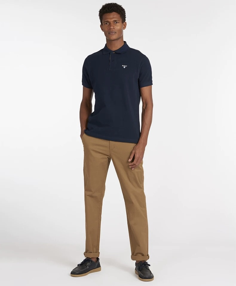 Barbour 经典男女同款情侣款，格纹领短袖翻领POLO衫|英伦经典，解锁夏日高级感\n作为英国百年老