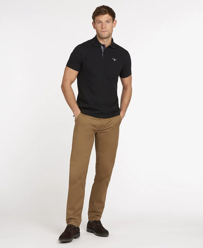 Barbour 经典男女同款情侣款，格纹领短袖翻领POLO衫|英伦经典，解锁夏日高级感\n作为英国百年老