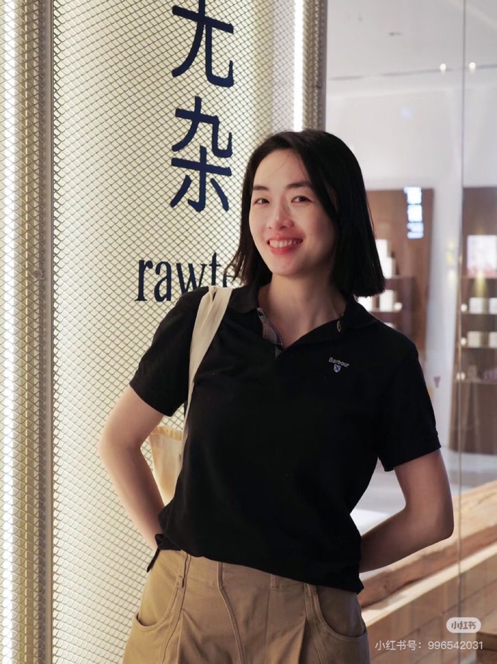 Barbour 经典男女同款情侣款，格纹领短袖翻领POLO衫|英伦经典，解锁夏日高级感\n作为英国百年老