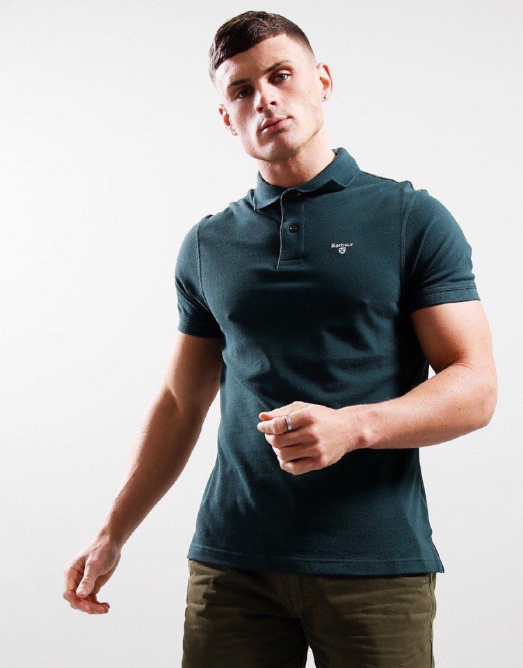 Barbour 经典男女同款情侣款，格纹领短袖翻领POLO衫|英伦经典，解锁夏日高级感\n作为英国百年老