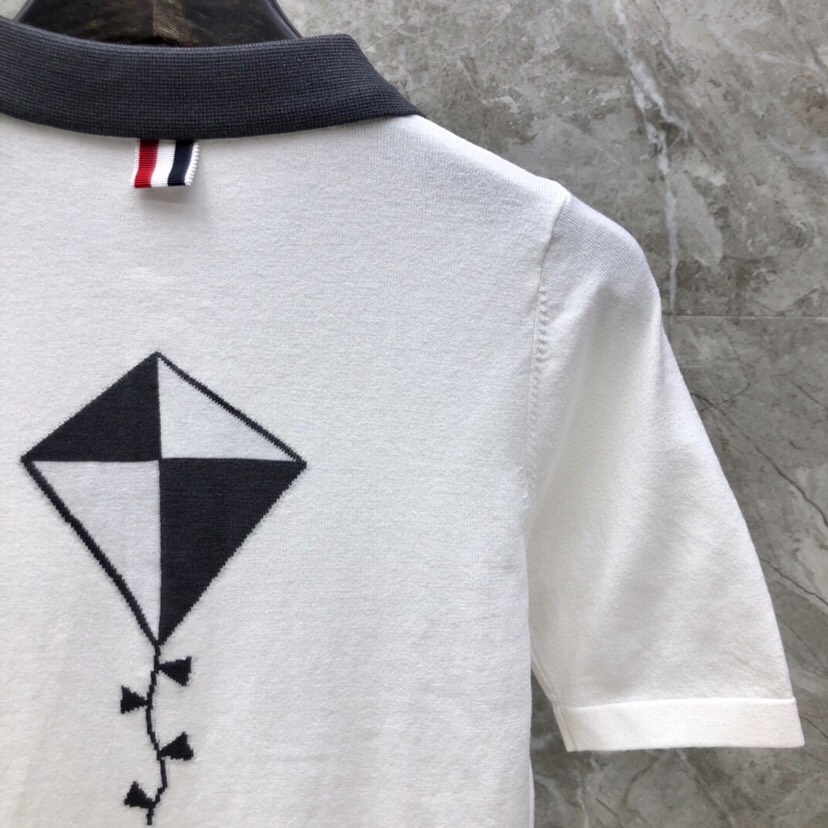 THOM BROWNE 汤姆布朗 TB 🌺后背风筝🪁🌺女款针织翻领T恤Polo衫 \n码数：0-2 颜色