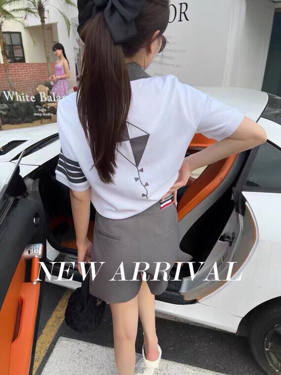 THOM BROWNE 汤姆布朗 TB 🌺后背风筝🪁🌺女款针织翻领T恤Polo衫 \n码数：0-2 颜色