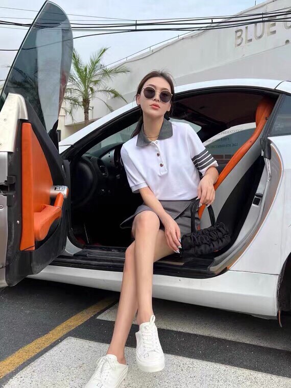 THOM BROWNE 汤姆布朗 TB 🌺后背风筝🪁🌺女款针织翻领T恤Polo衫 \n码数：0-2 颜色